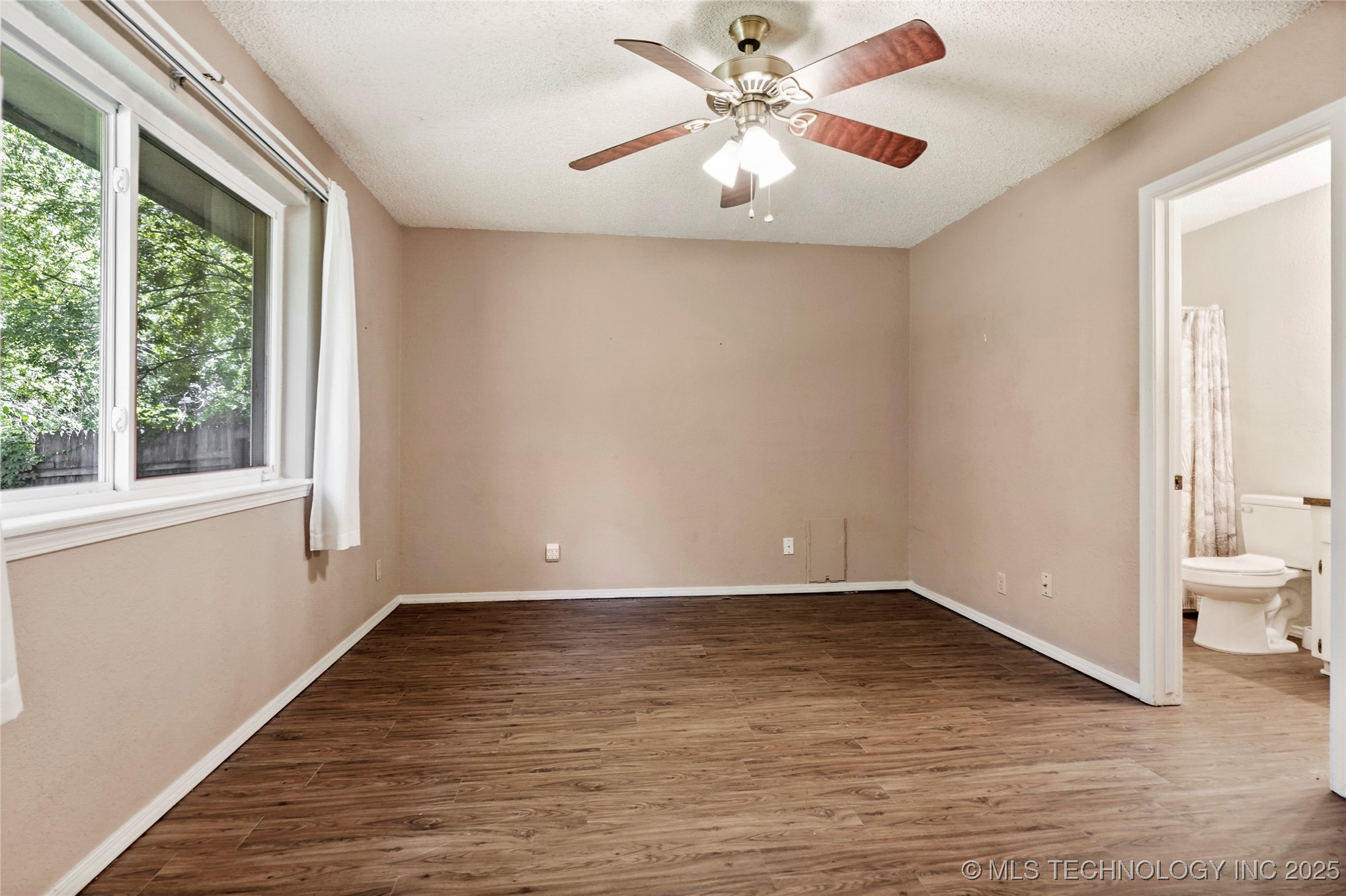 2030 W Richmond Street Property Photo 27