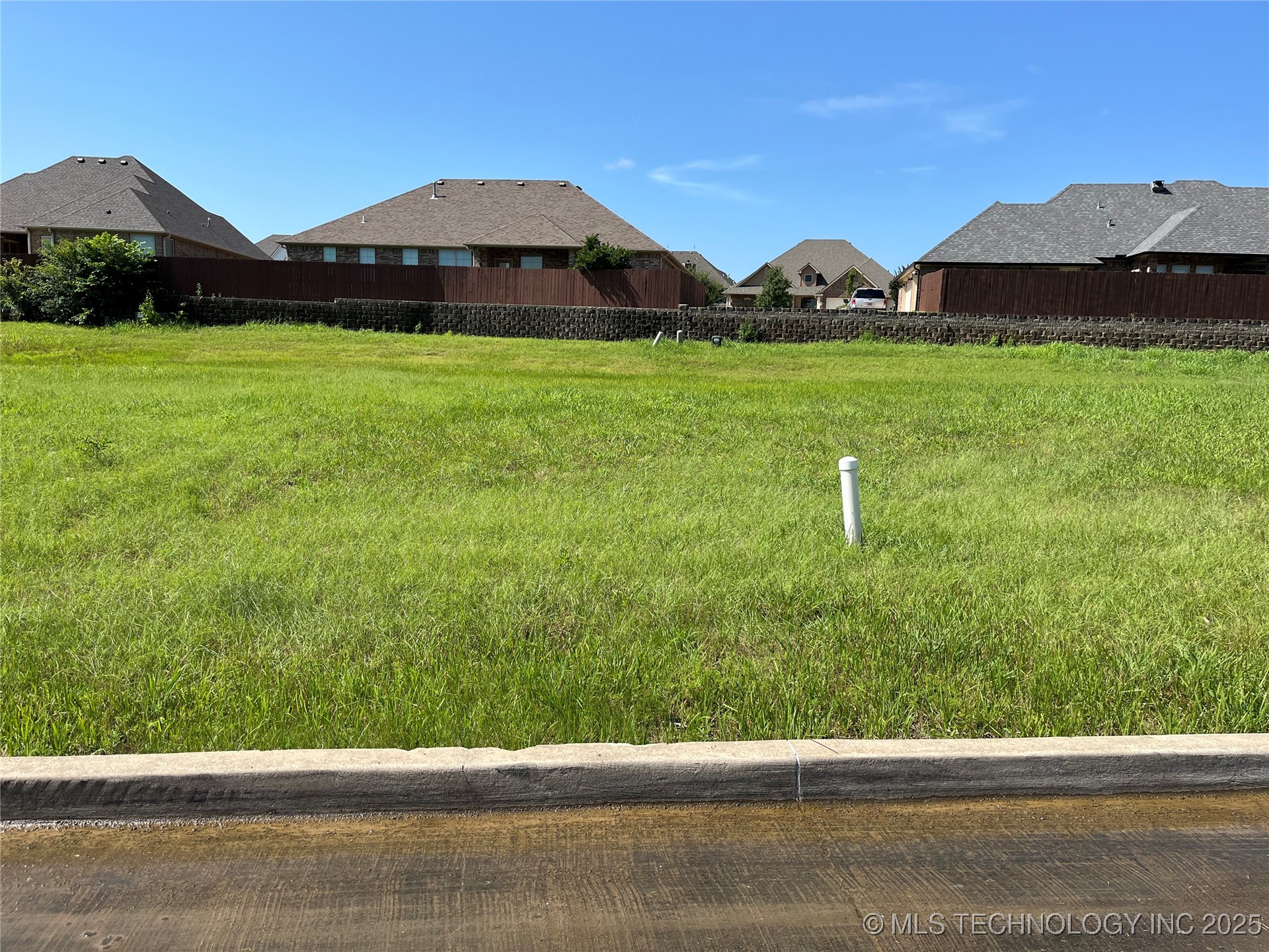 1321 Magnolia Property Photo 1