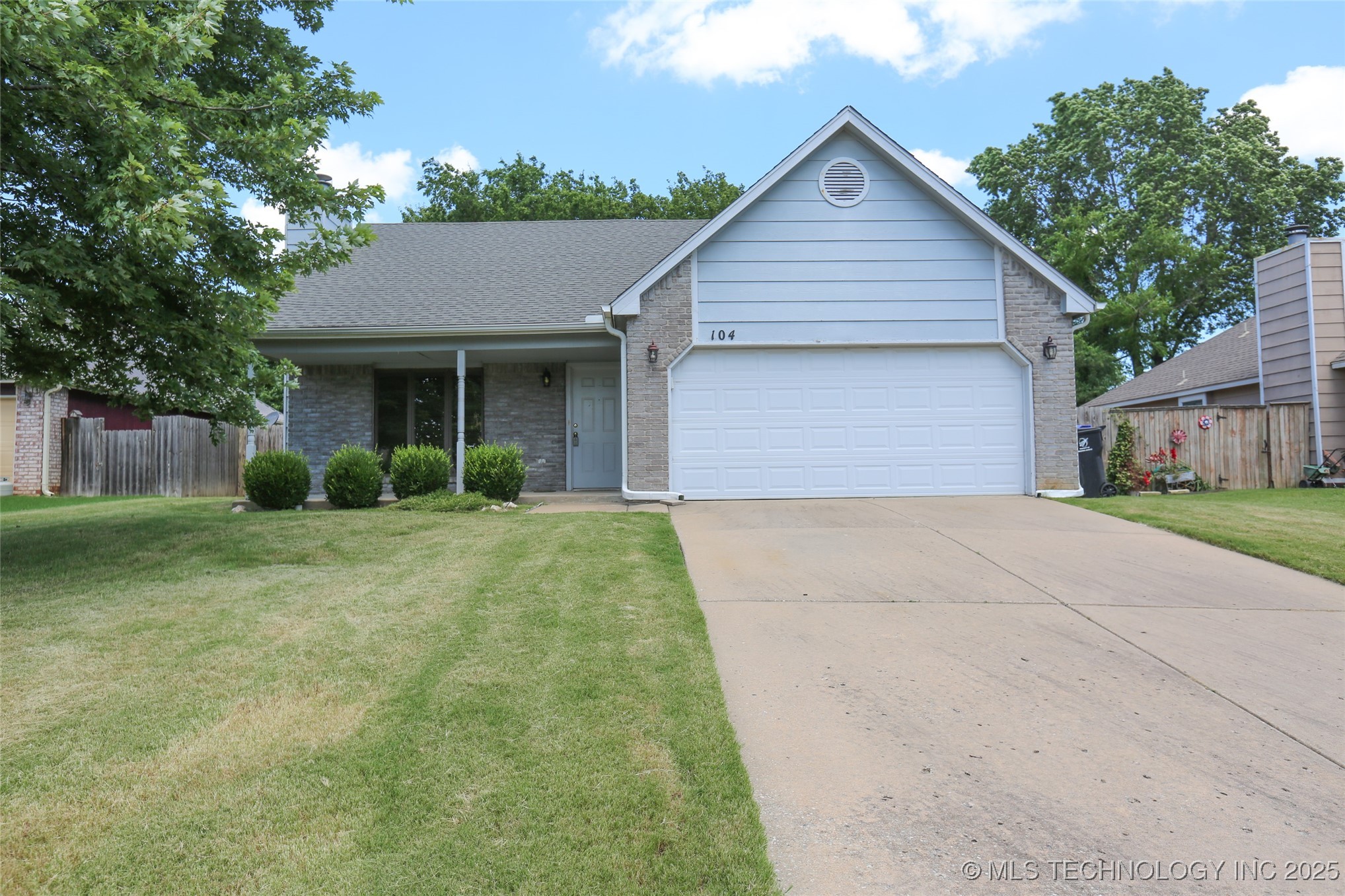 104 E Laredo Place Property Photo 1