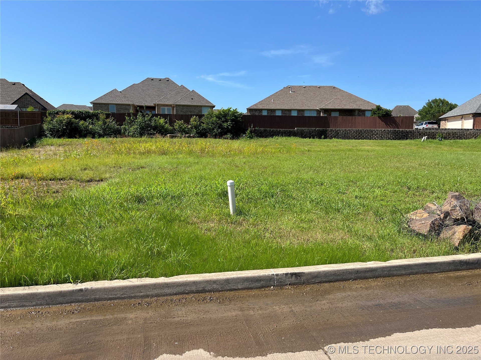 1311 Magnolia Property Photo 1