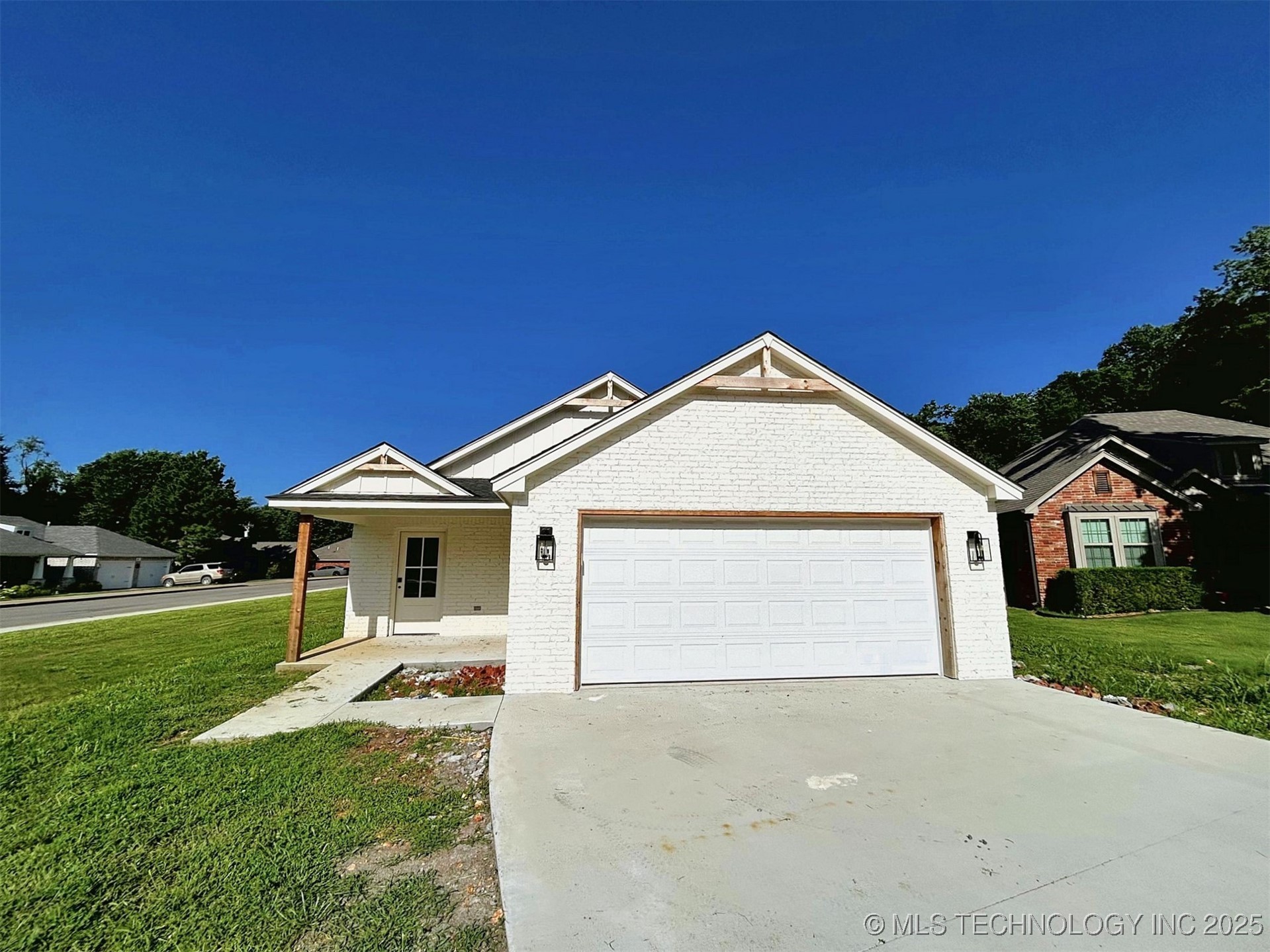 2005 N Alora Avenue Property Photo 1