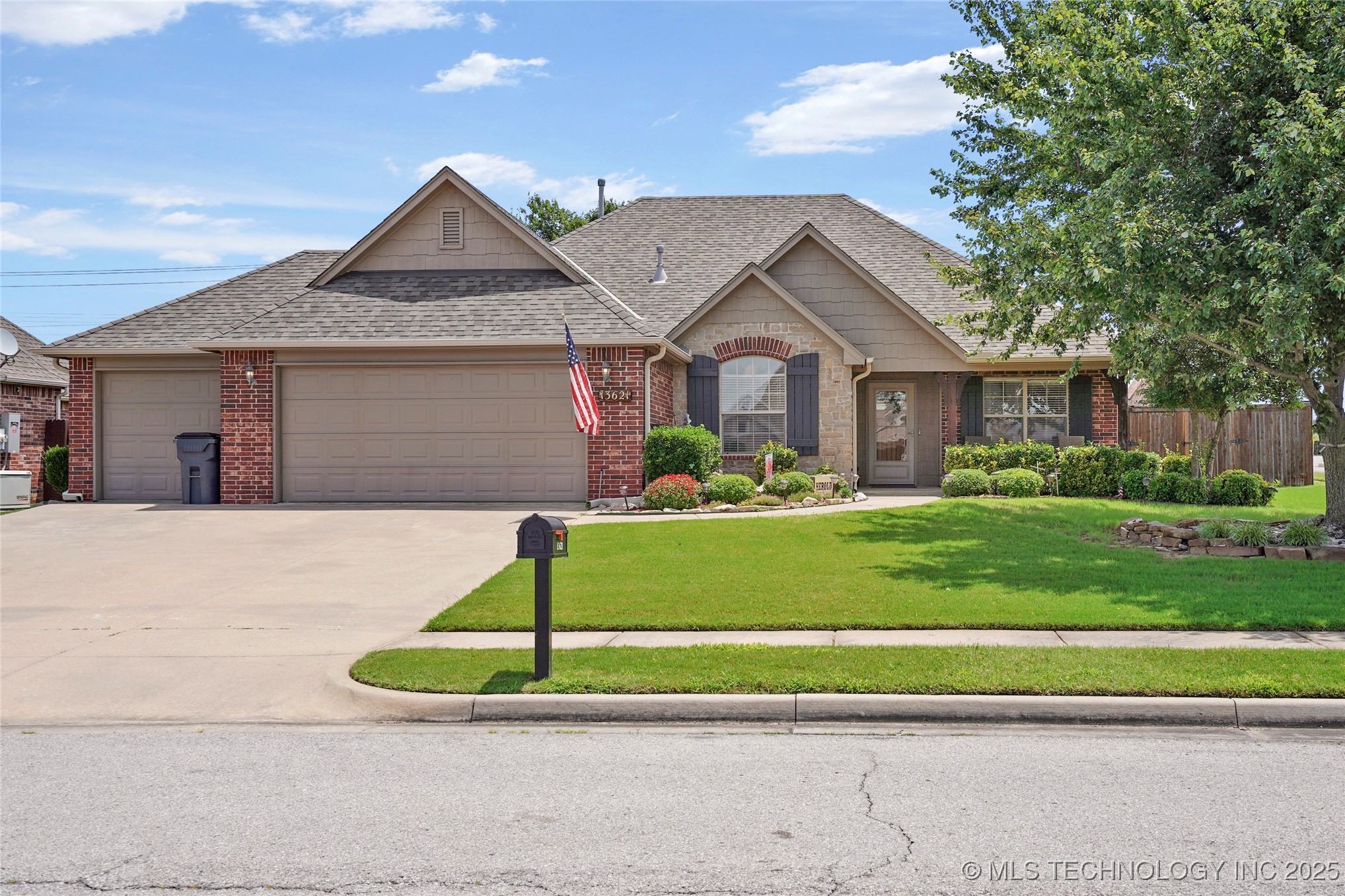 13621 S Owasso Place Property Photo 1