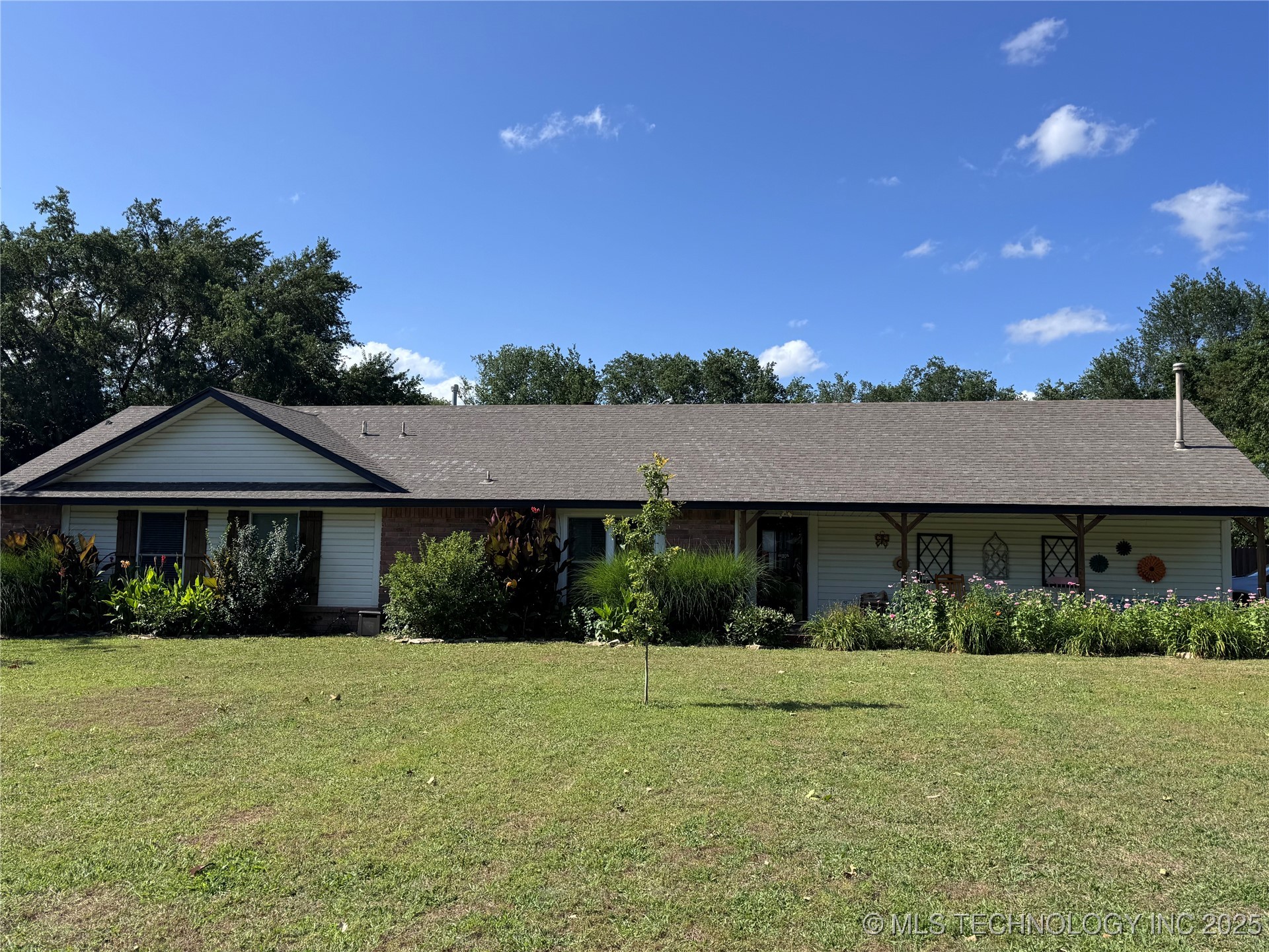 10085 E Northshire Street Property Photo