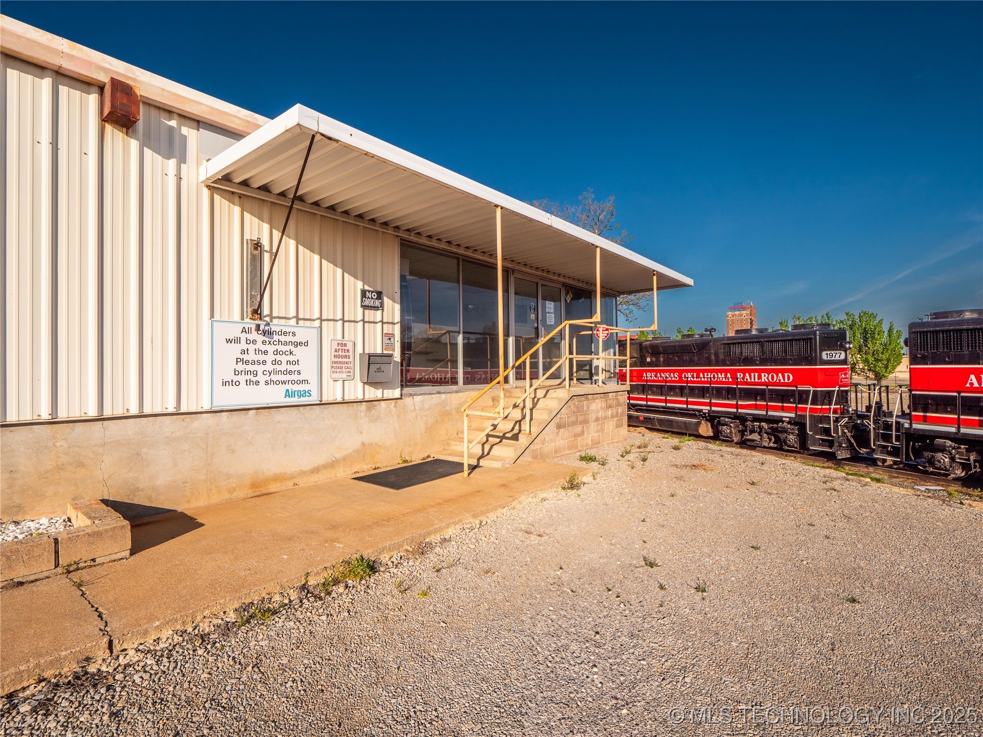 1 W Choctaw Property Photo 3