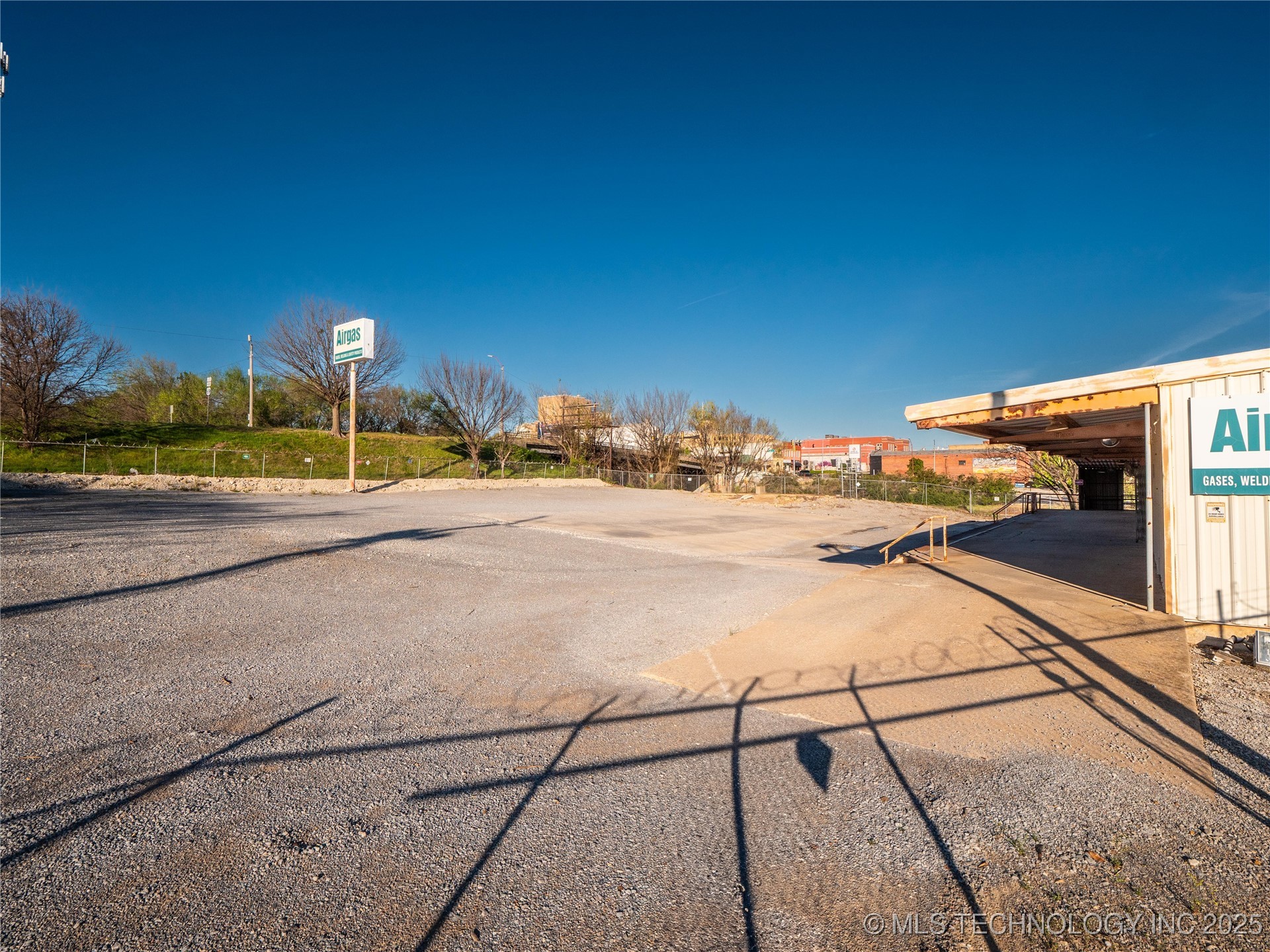 1 W Choctaw Property Photo 5