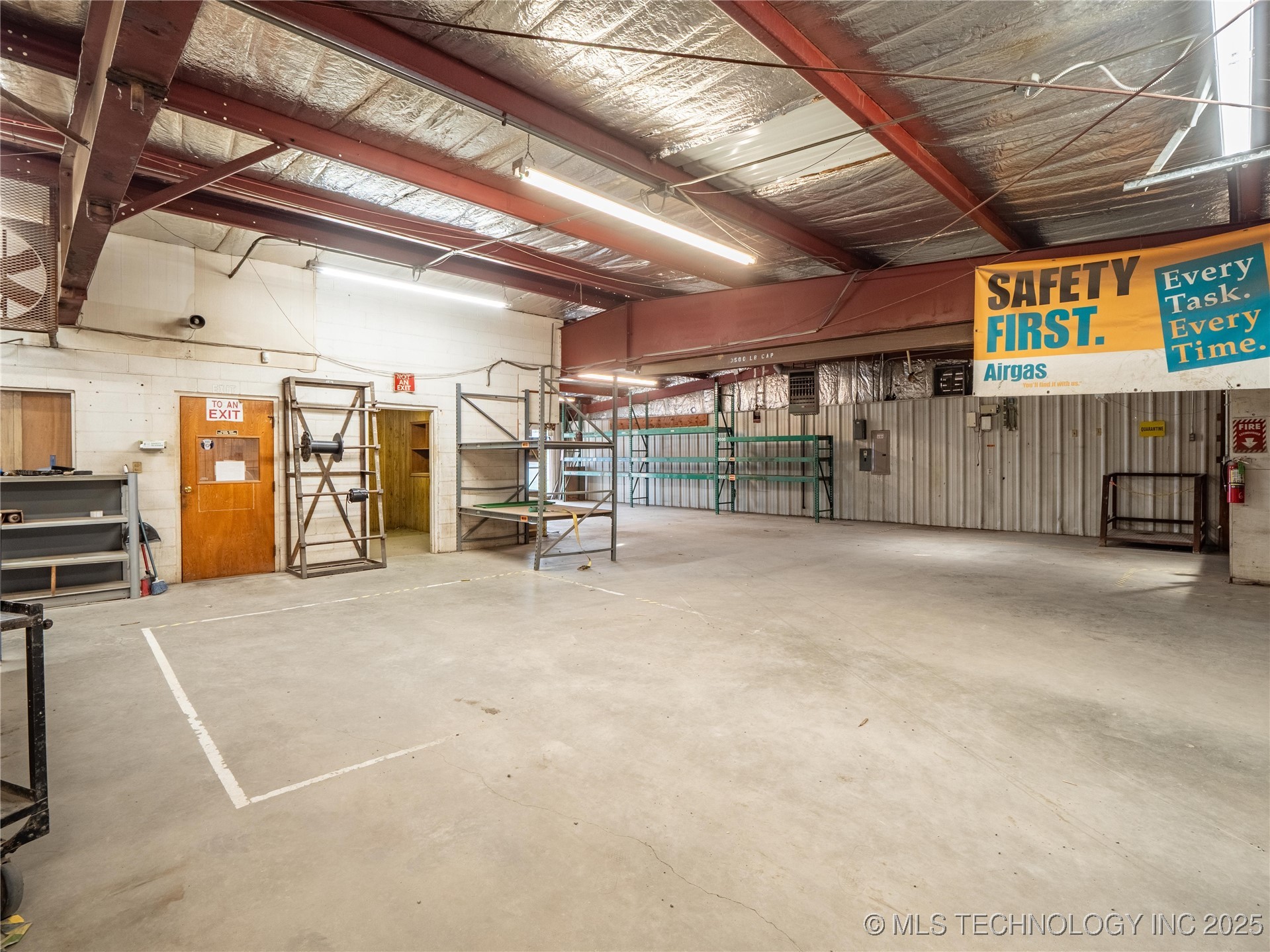 1 W Choctaw Property Photo 7