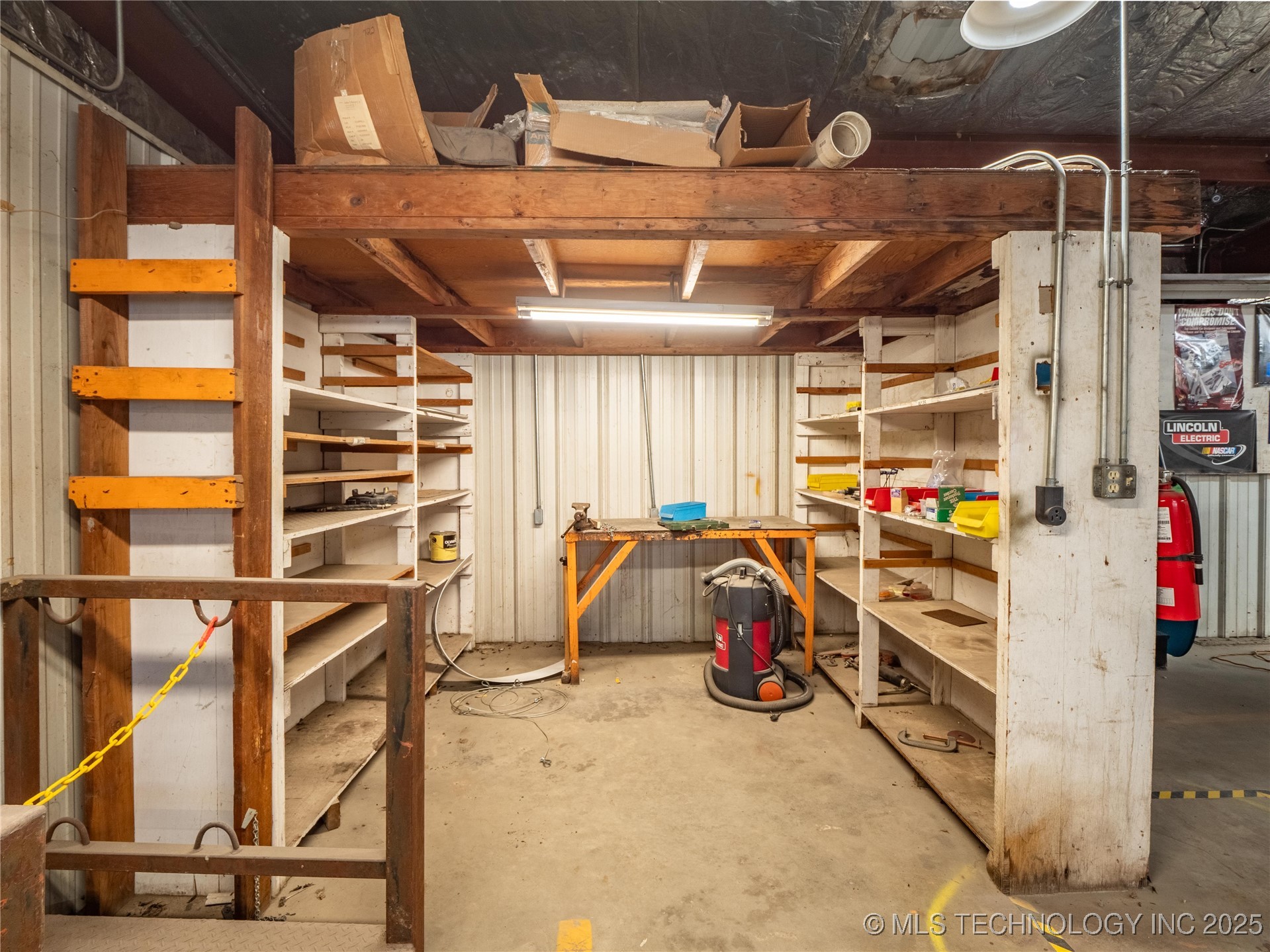 1 W Choctaw Property Photo 18