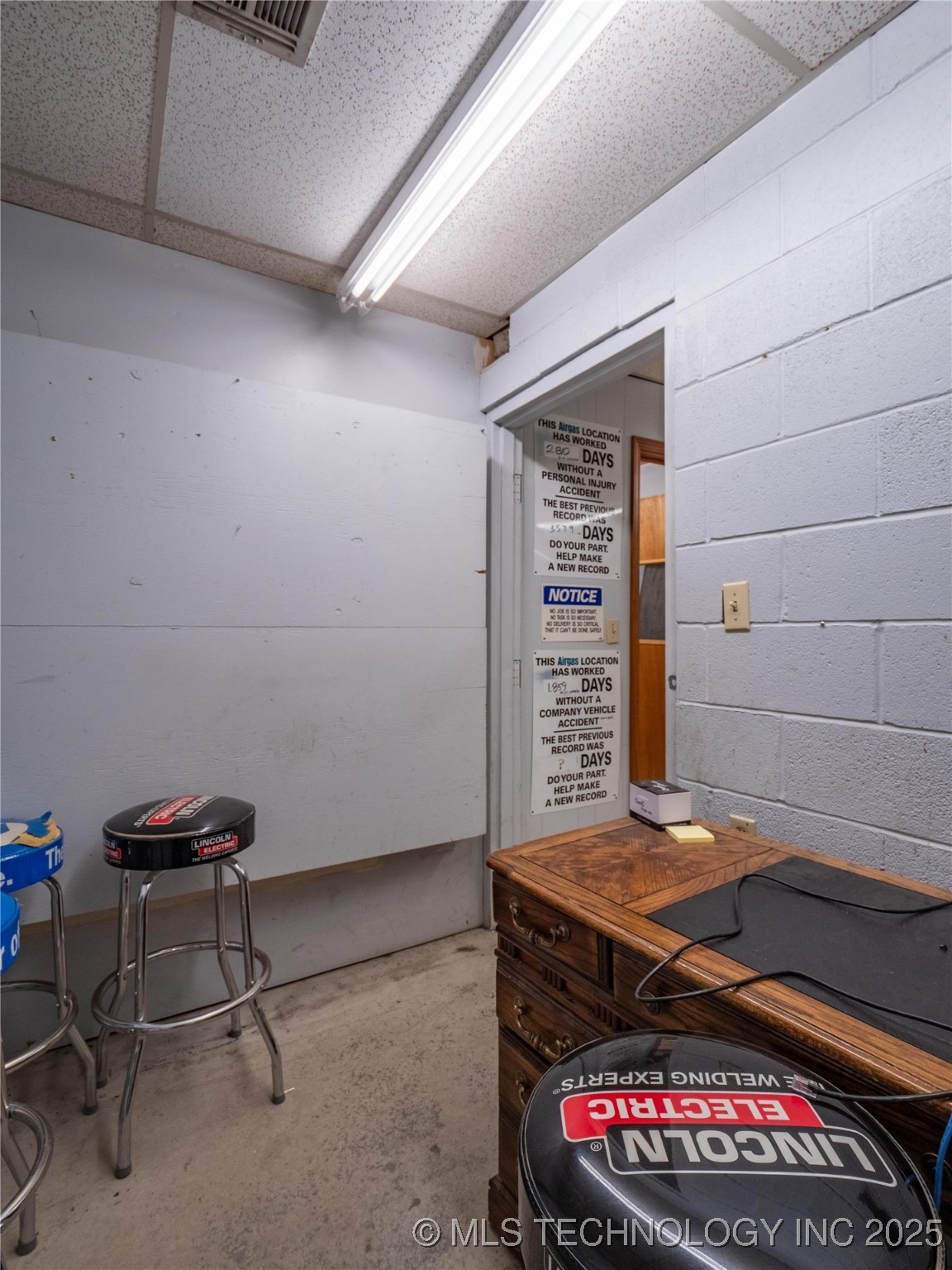 1 W Choctaw Property Photo 28