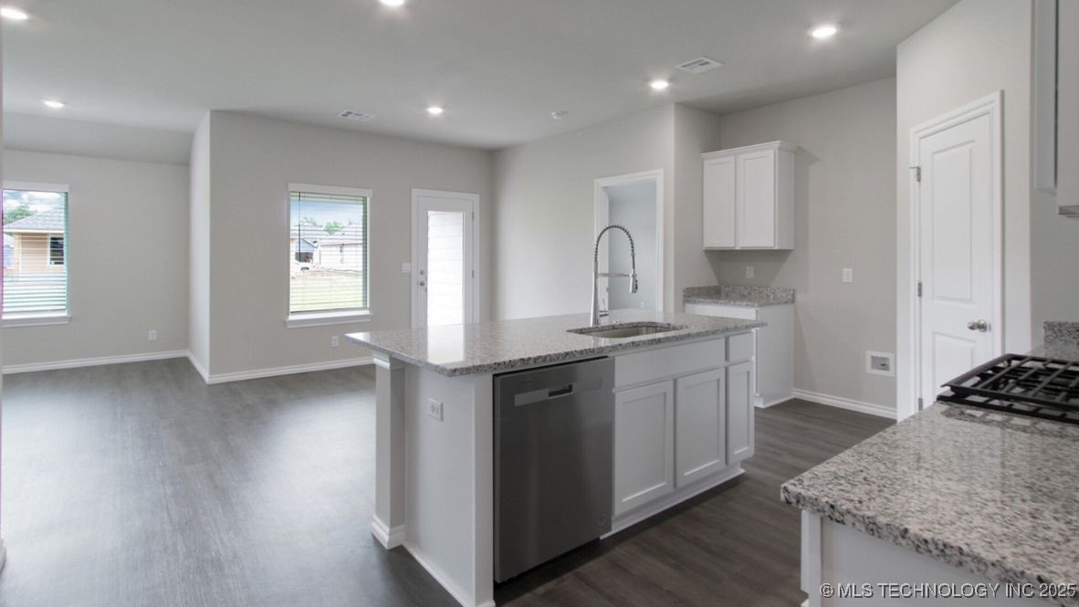 8609 E Dallas Street Property Photo 4