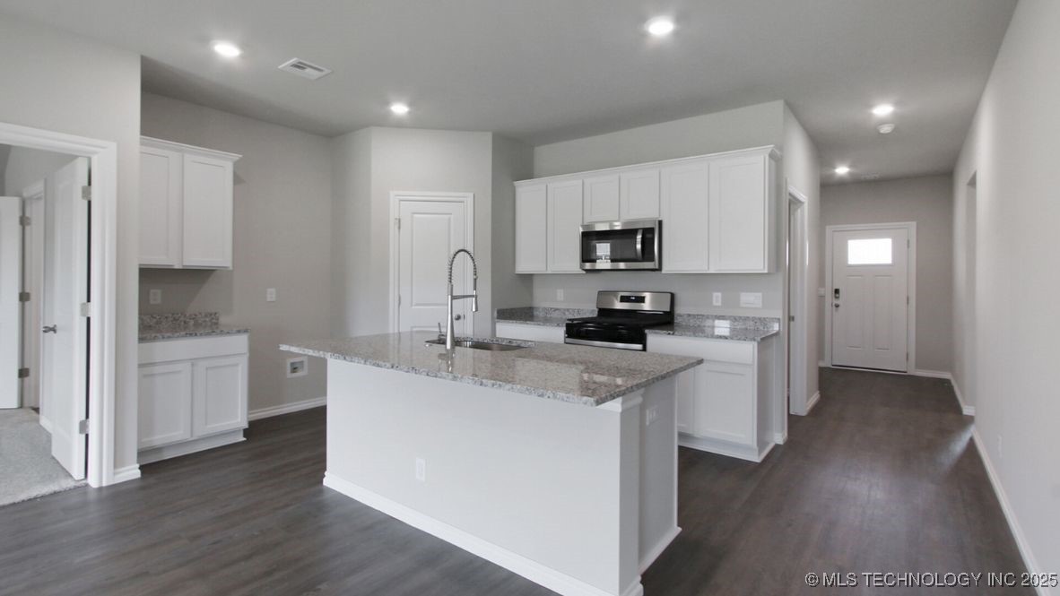 8609 E Dallas Street Property Photo 5