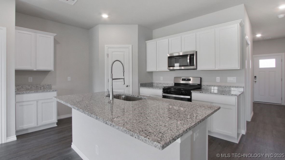 8609 E Dallas Street Property Photo 6