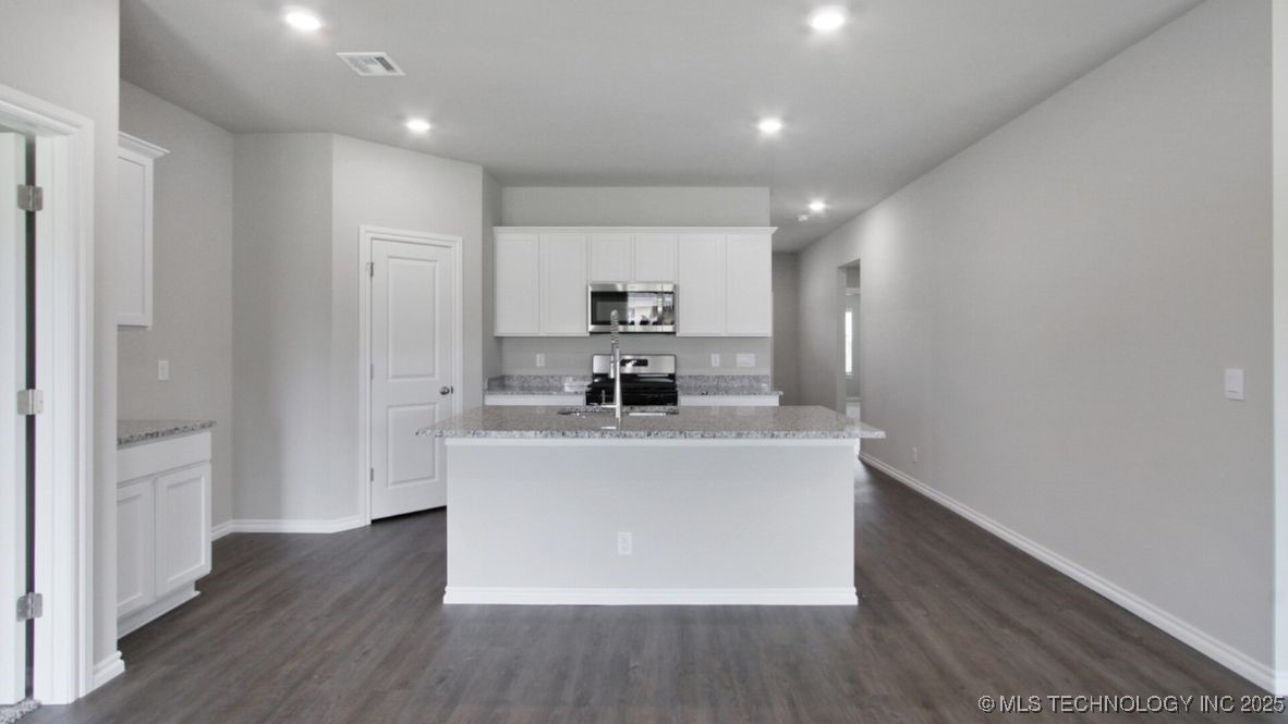 8609 E Dallas Street Property Photo 7