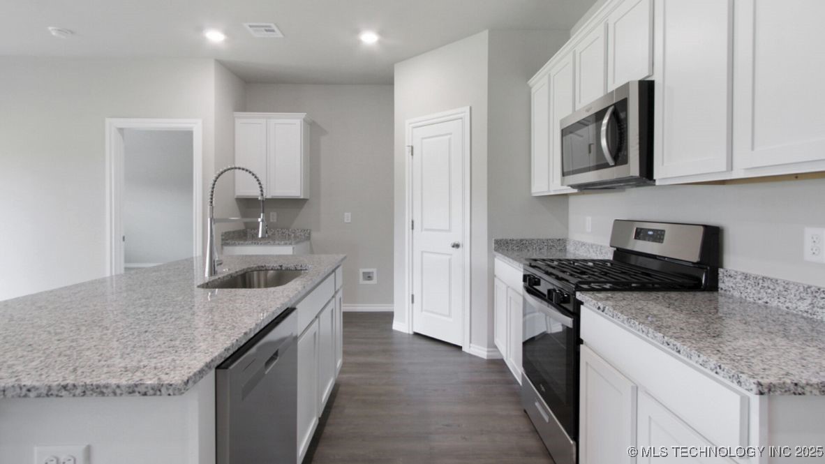 8609 E Dallas Street Property Photo 8