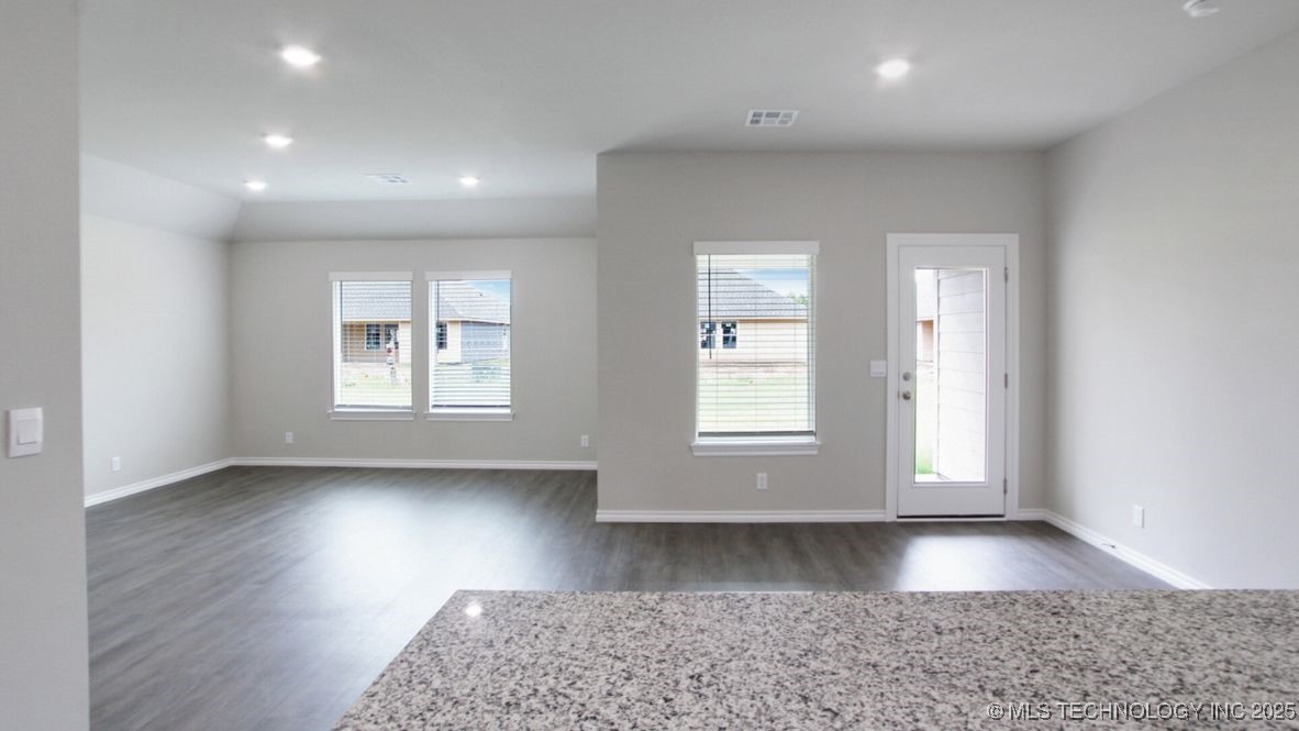 8609 E Dallas Street Property Photo 9