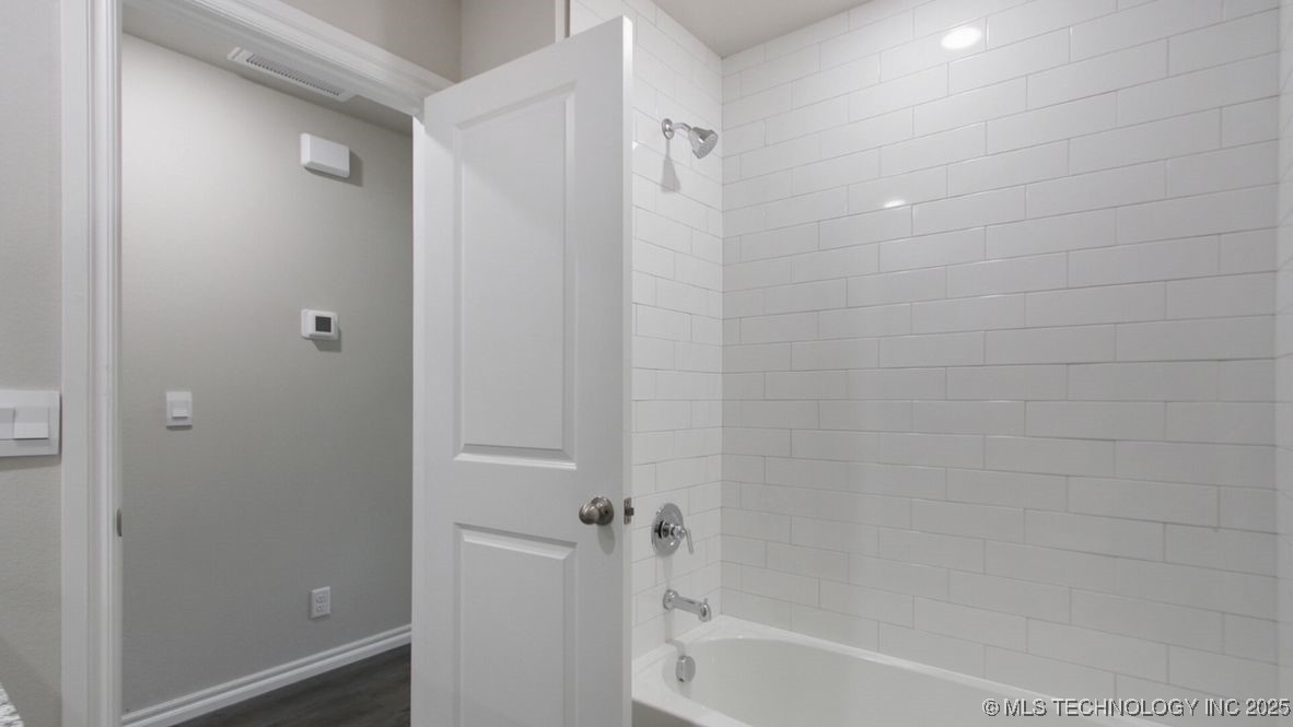 8609 E Dallas Street Property Photo 17