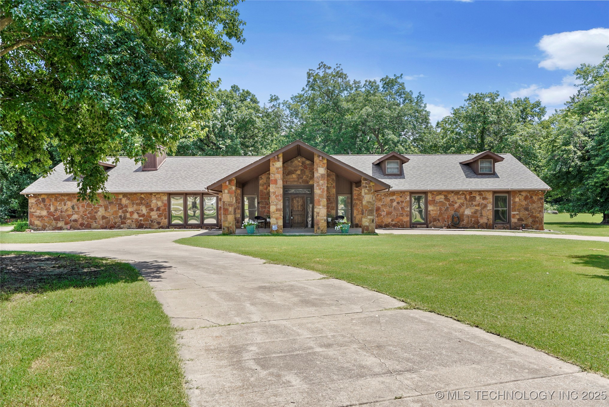 18251 145th West Avenue Property Photo 1