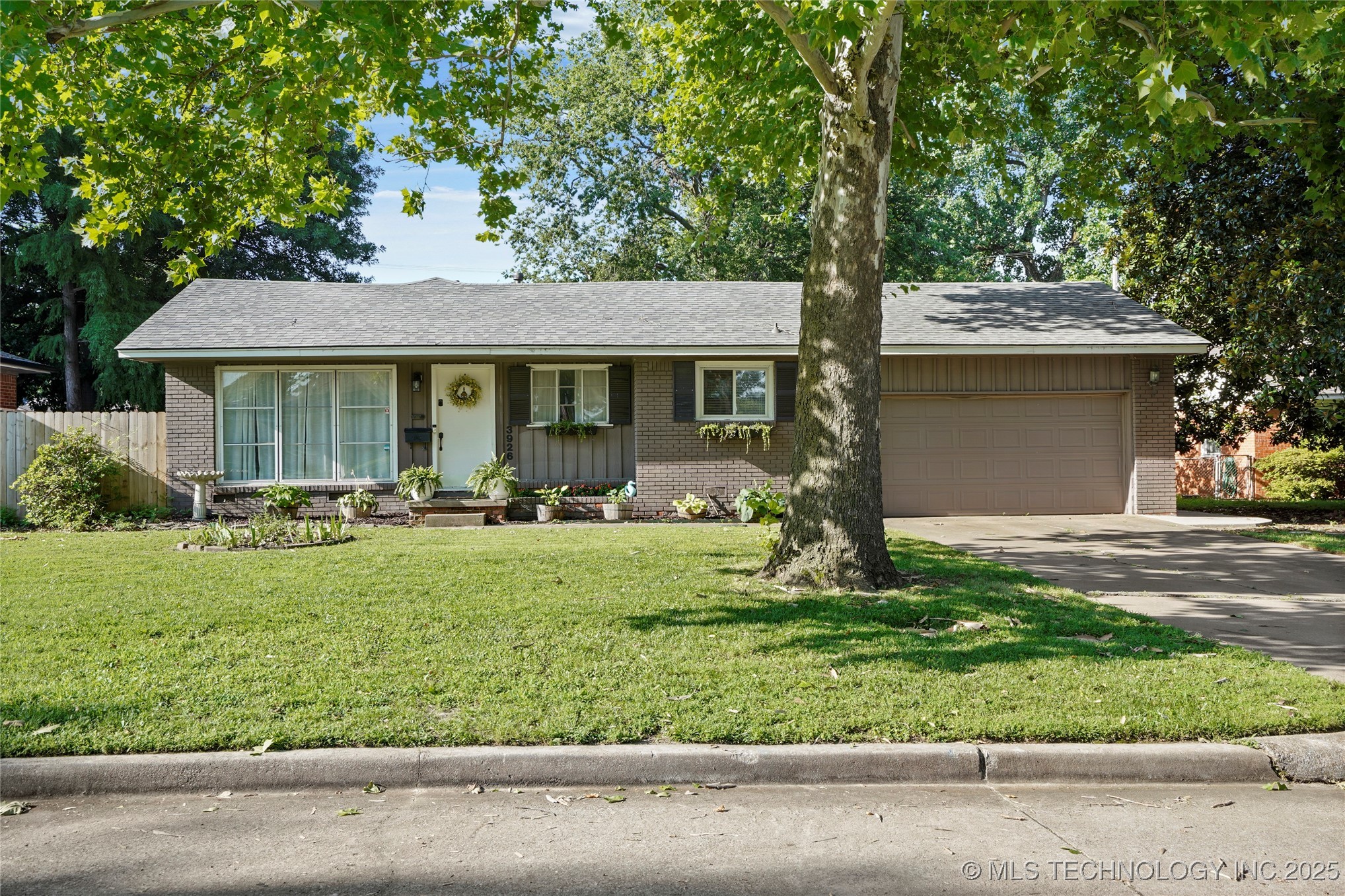 3926 E 51st Place