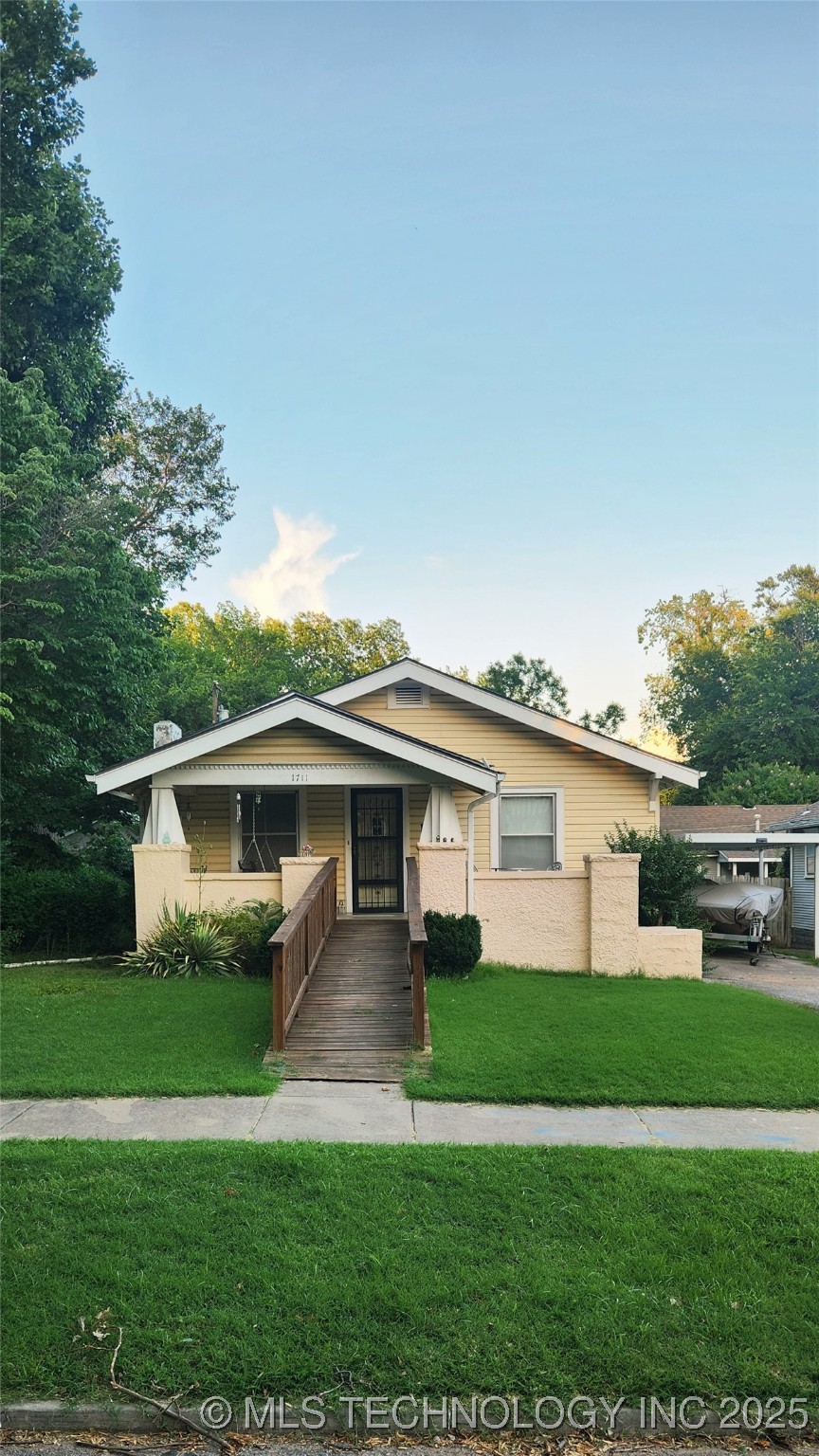 1711 S Saint Louis Avenue Property Photo