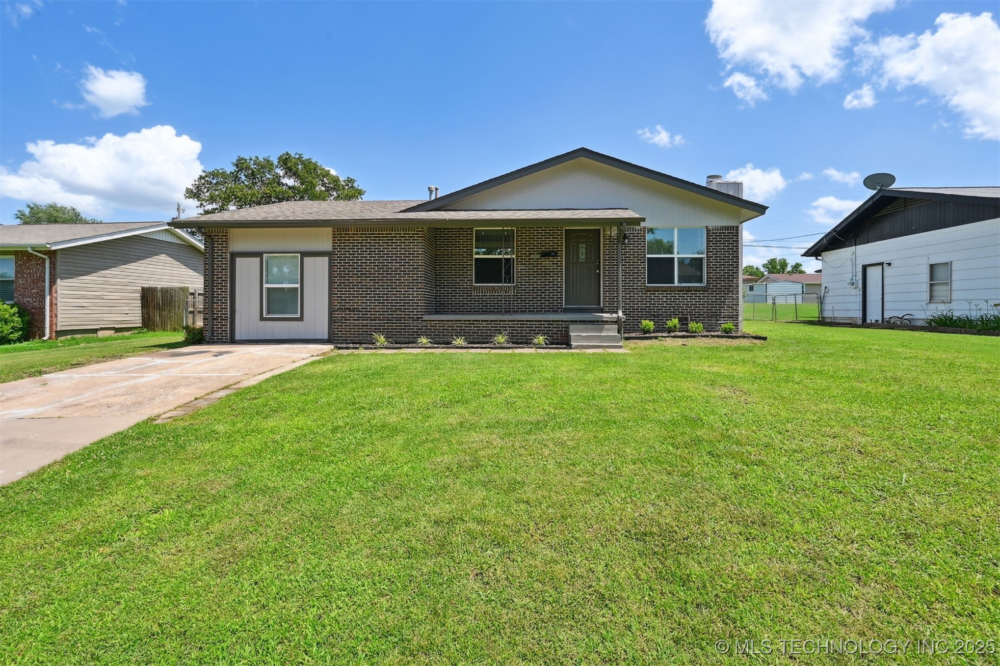 108 W 31st Place Property Photo 1