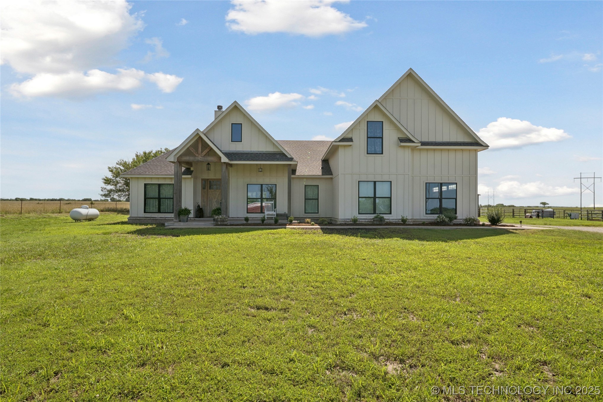 5522 N 180 Road Property Photo 1