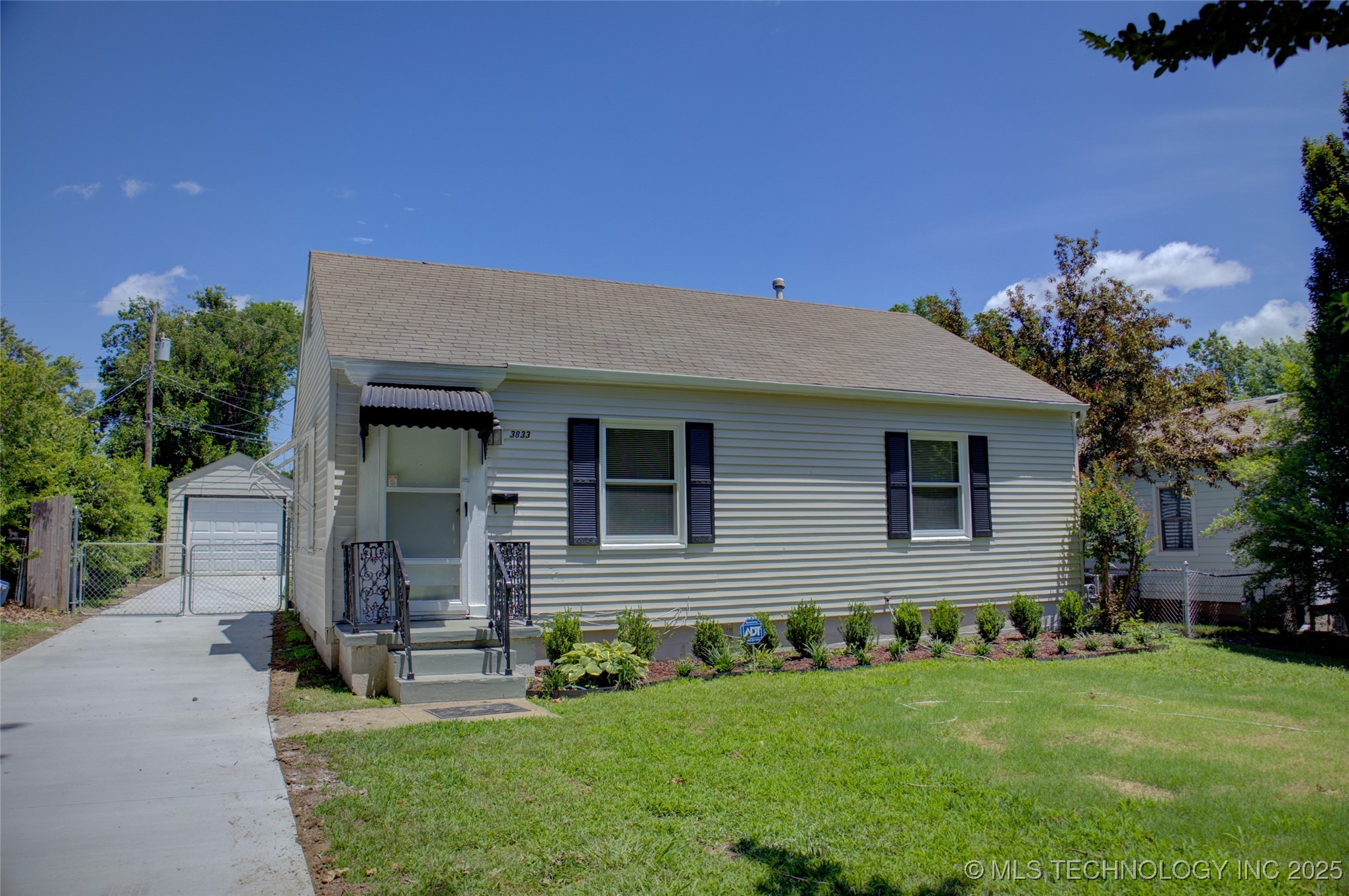 3833 E 22nd Street Property Photo 1