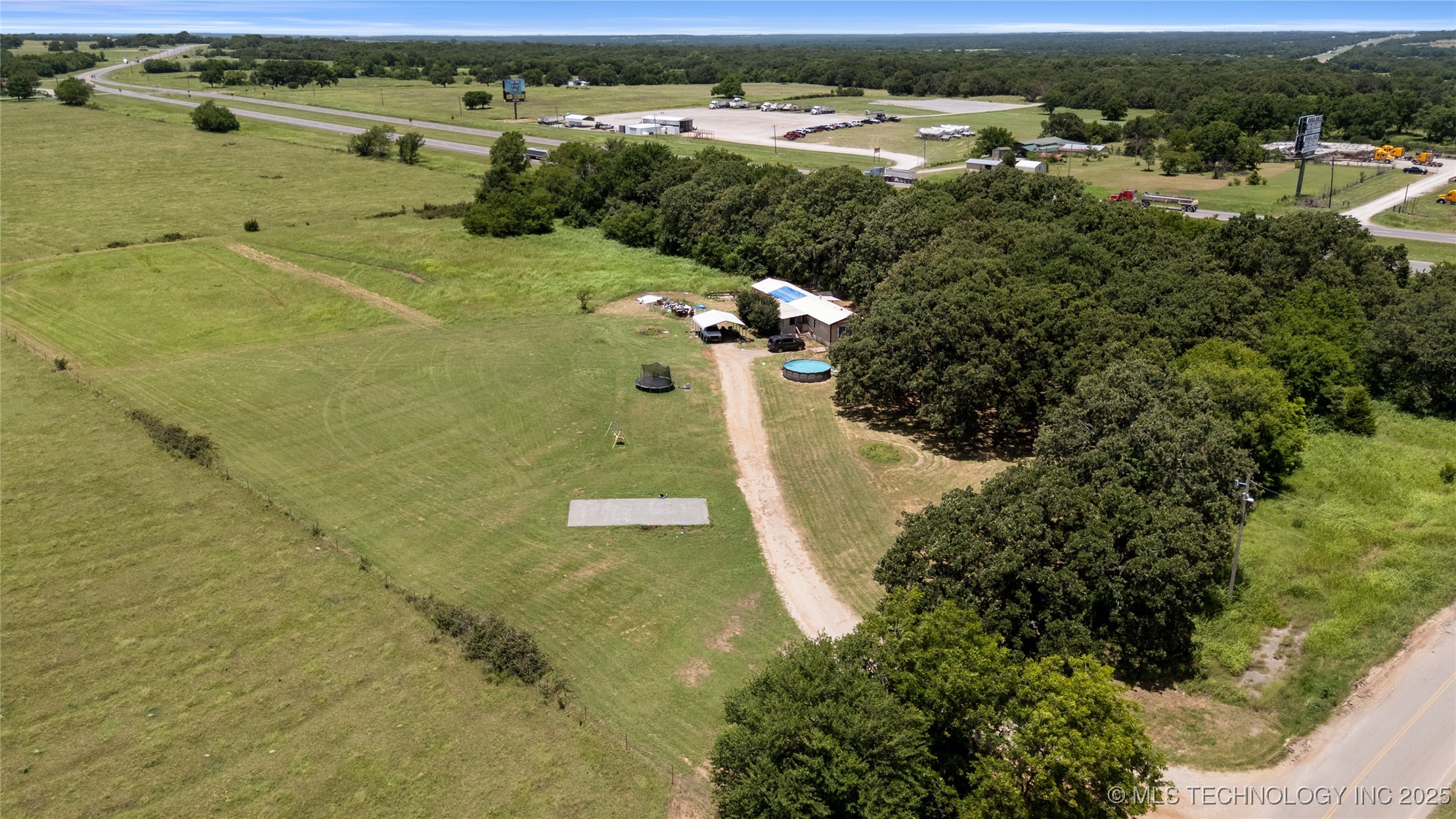 100 N Colbert Property Photo 1