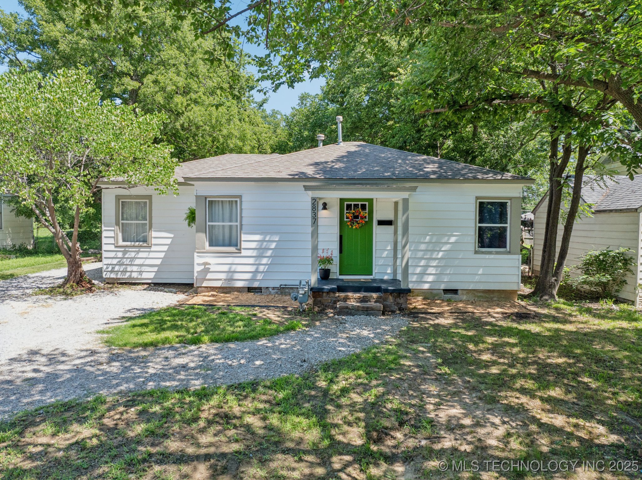 2837 E Admiral Court Property Photo