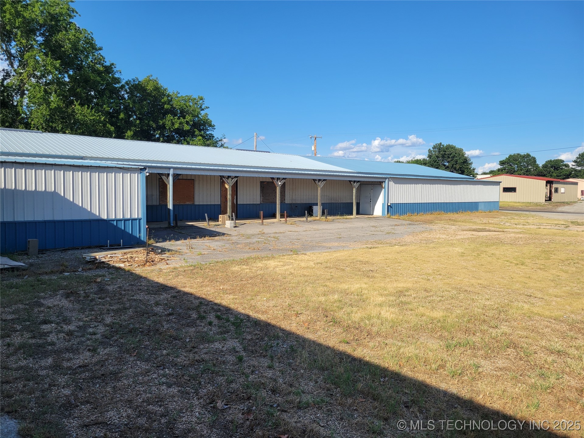 203 W Broadway Street Property Photo 5