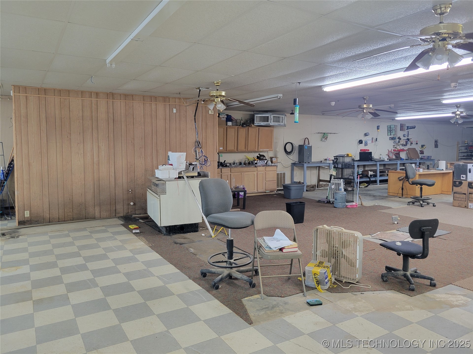 203 W Broadway Street Property Photo 8