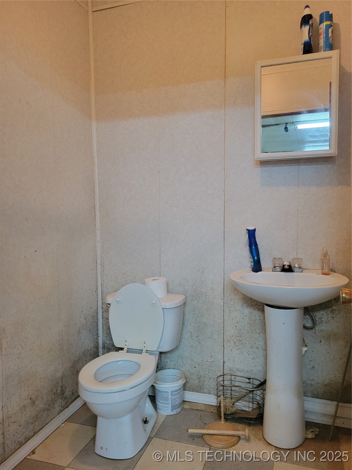 203 W Broadway Street Property Photo 16