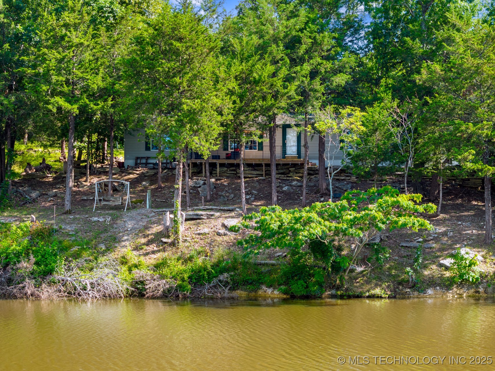 1022 Holiday Acres Property Photo 1
