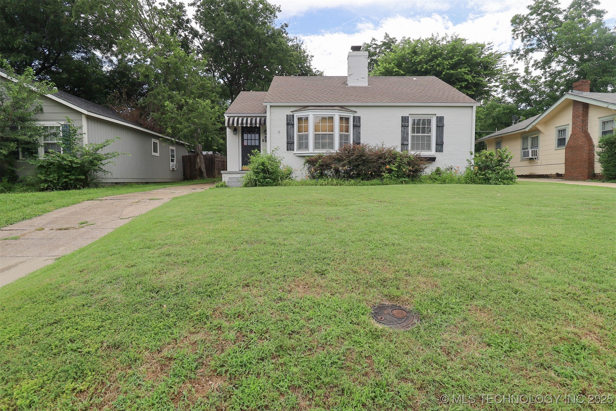 1127 S Richmond Avenue Property Photo 1