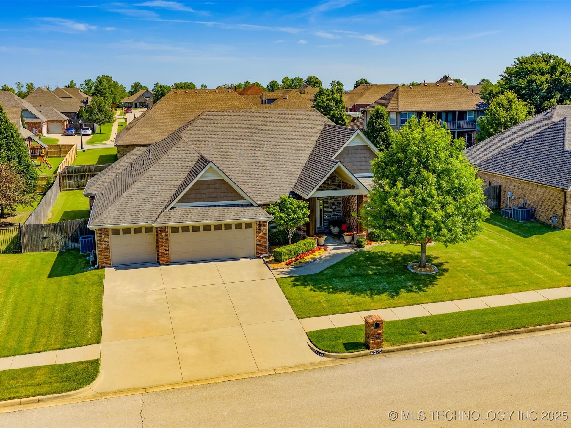 6220 Sawgrass Drive Property Photo 1