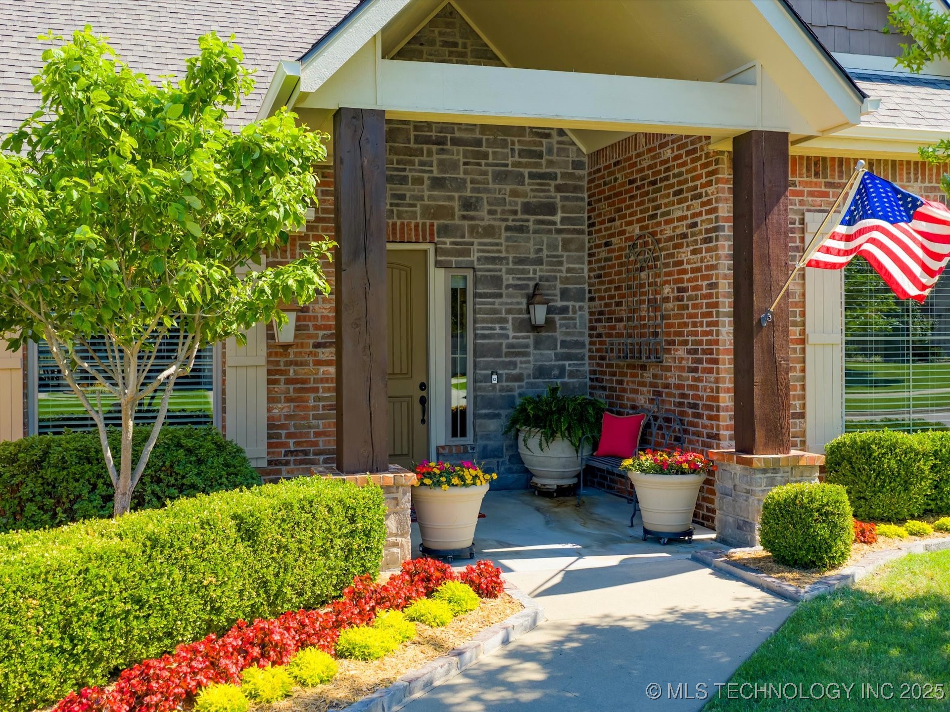 6220 Sawgrass Drive Property Photo 3