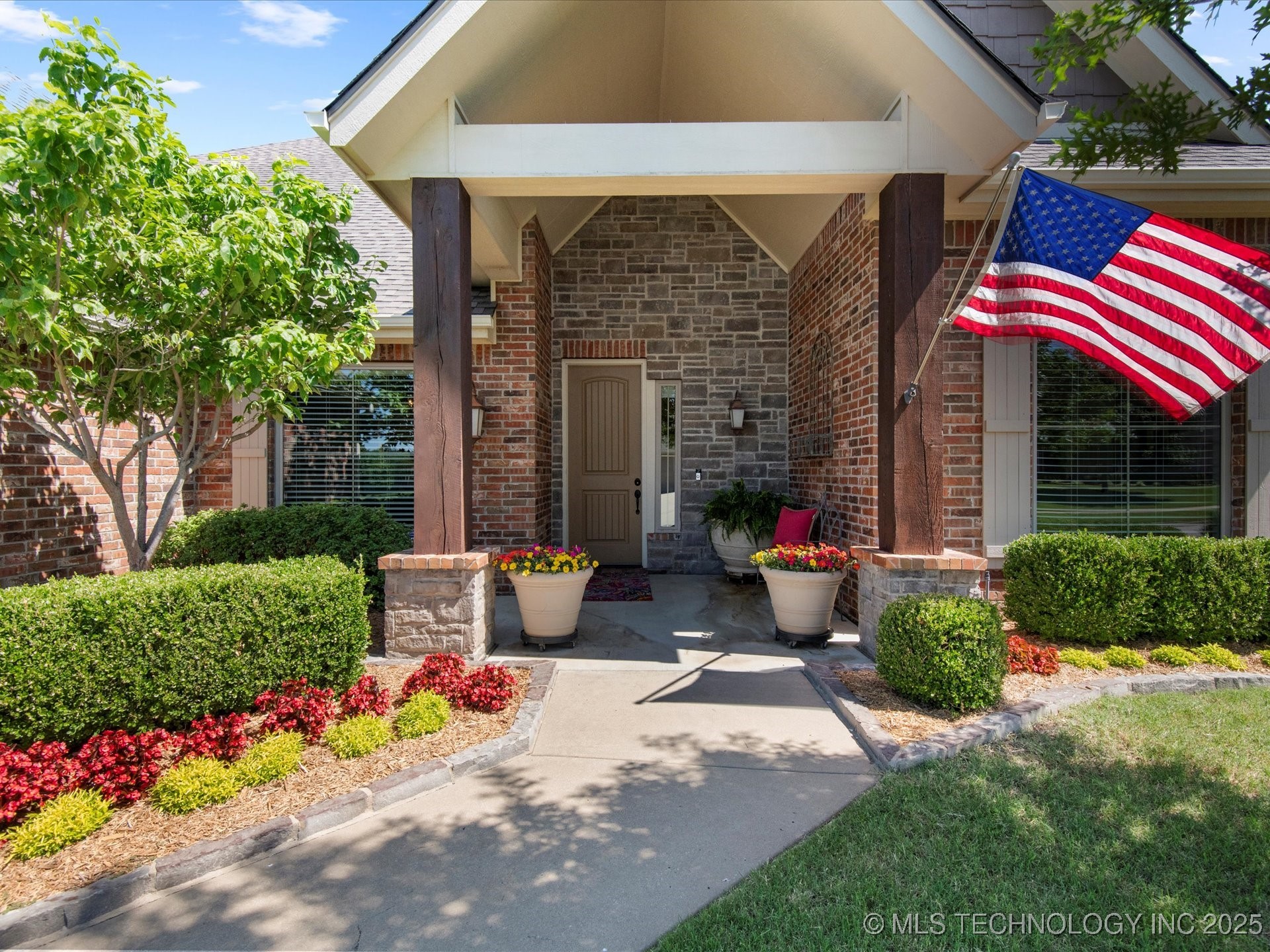 6220 Sawgrass Drive Property Photo 4