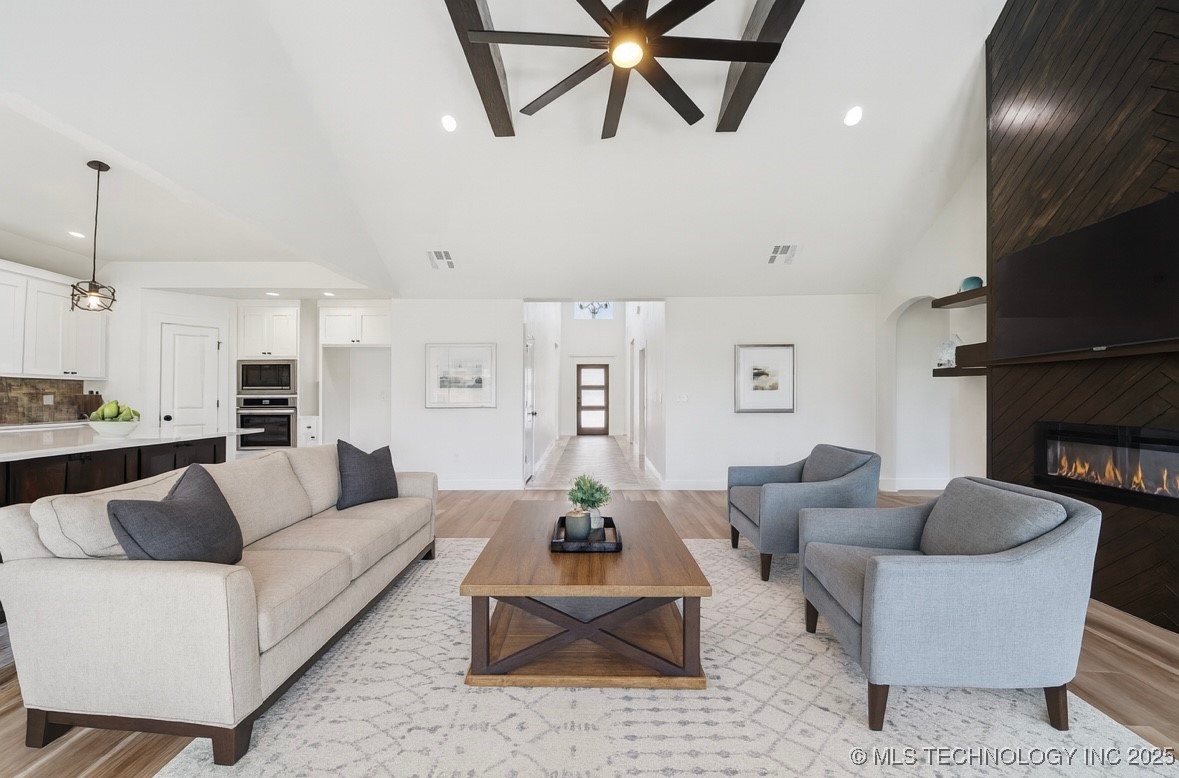 2044 E 129th Place S Property Photo 3