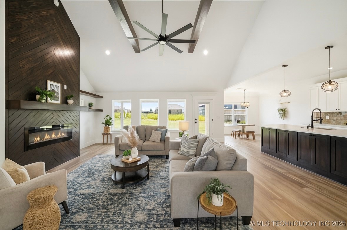 2044 E 129th Place S Property Photo 4