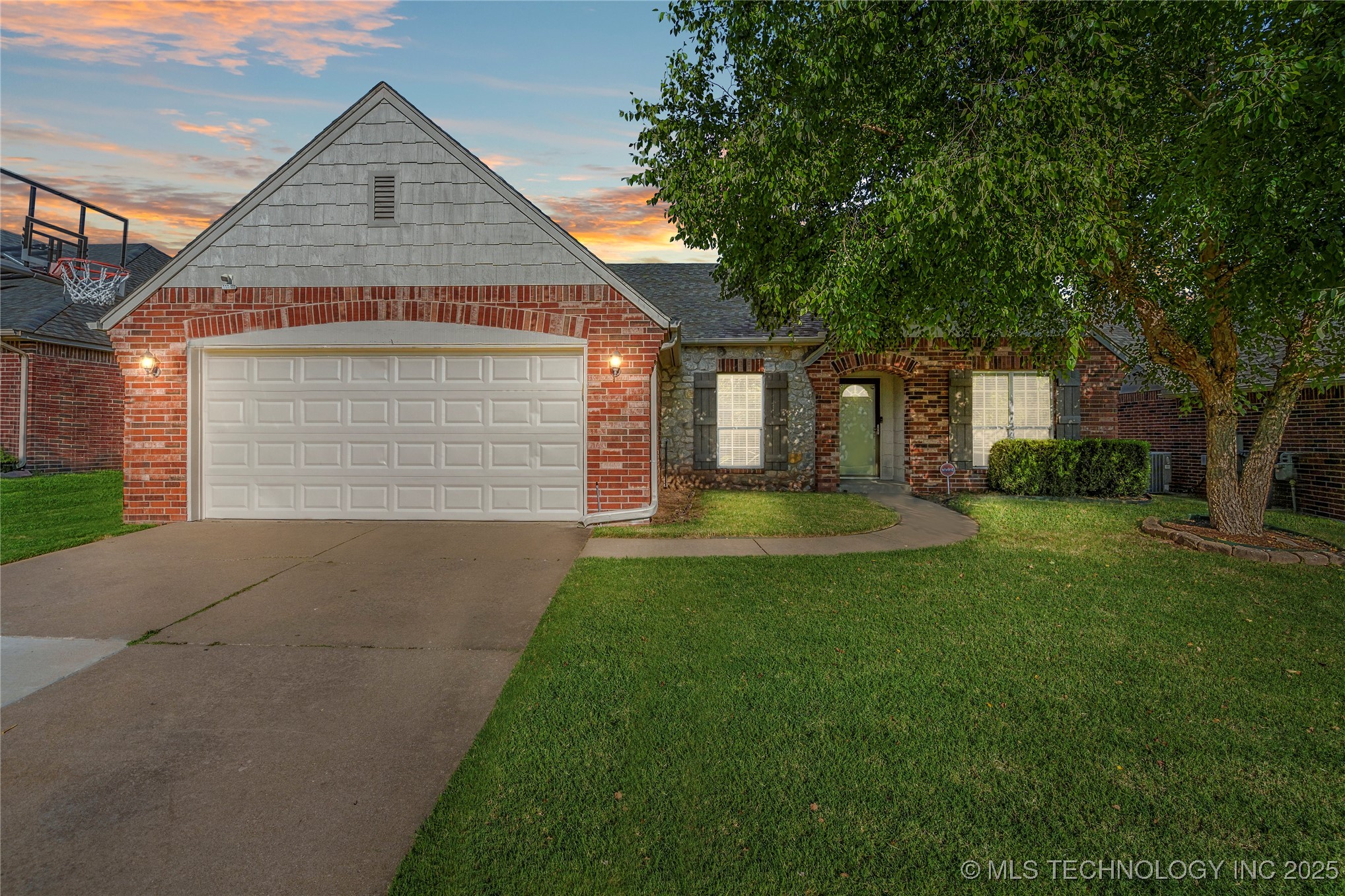 12522 S Cedar Avenue Property Photo 1