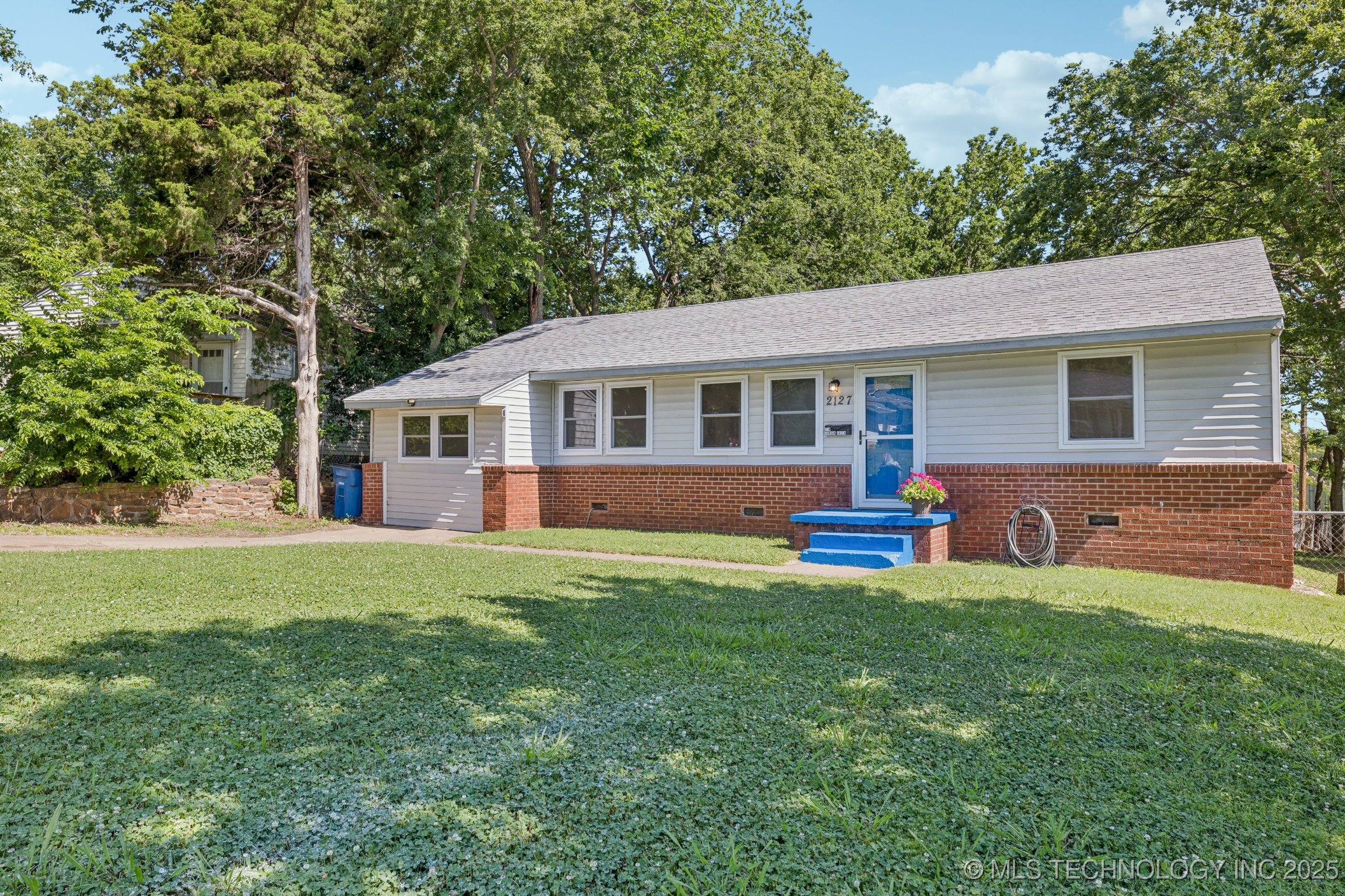 2127 W 48th Place Property Photo 2