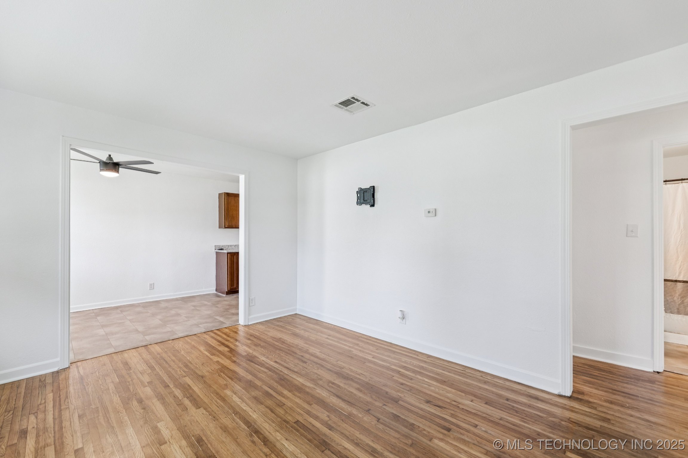 2127 W 48th Place Property Photo 5