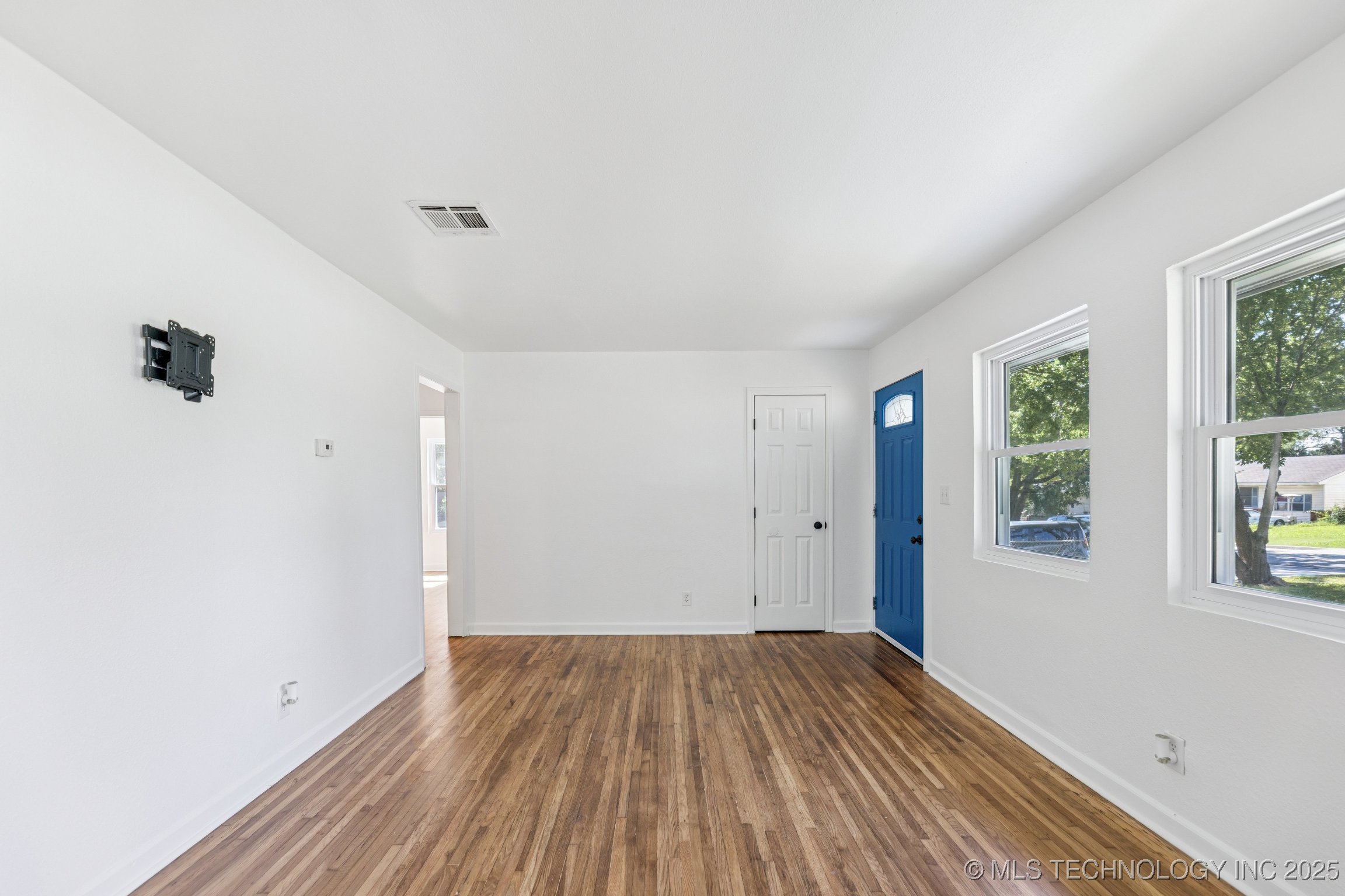 2127 W 48th Place Property Photo 6