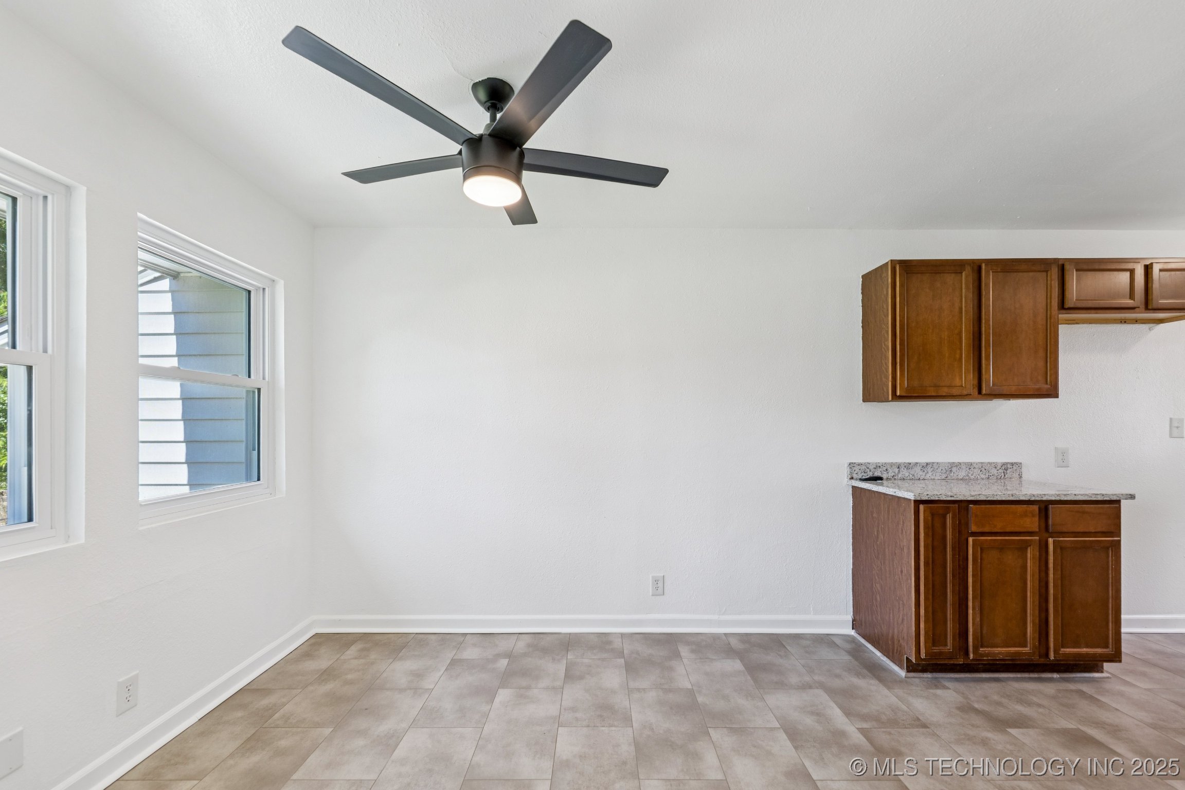 2127 W 48th Place Property Photo 8