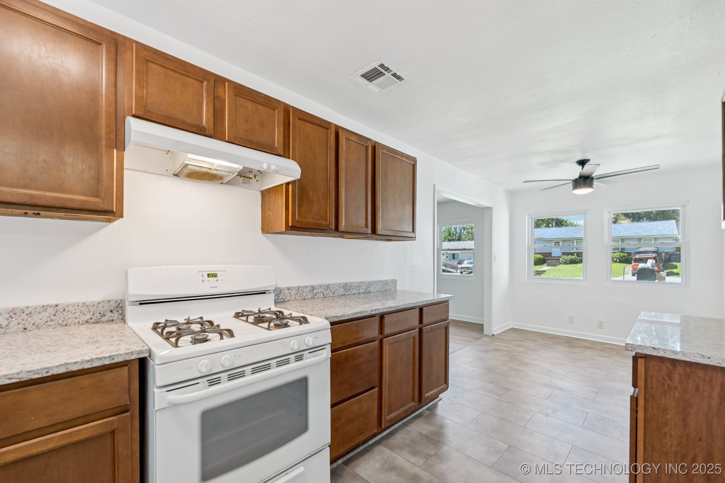 2127 W 48th Place Property Photo 10