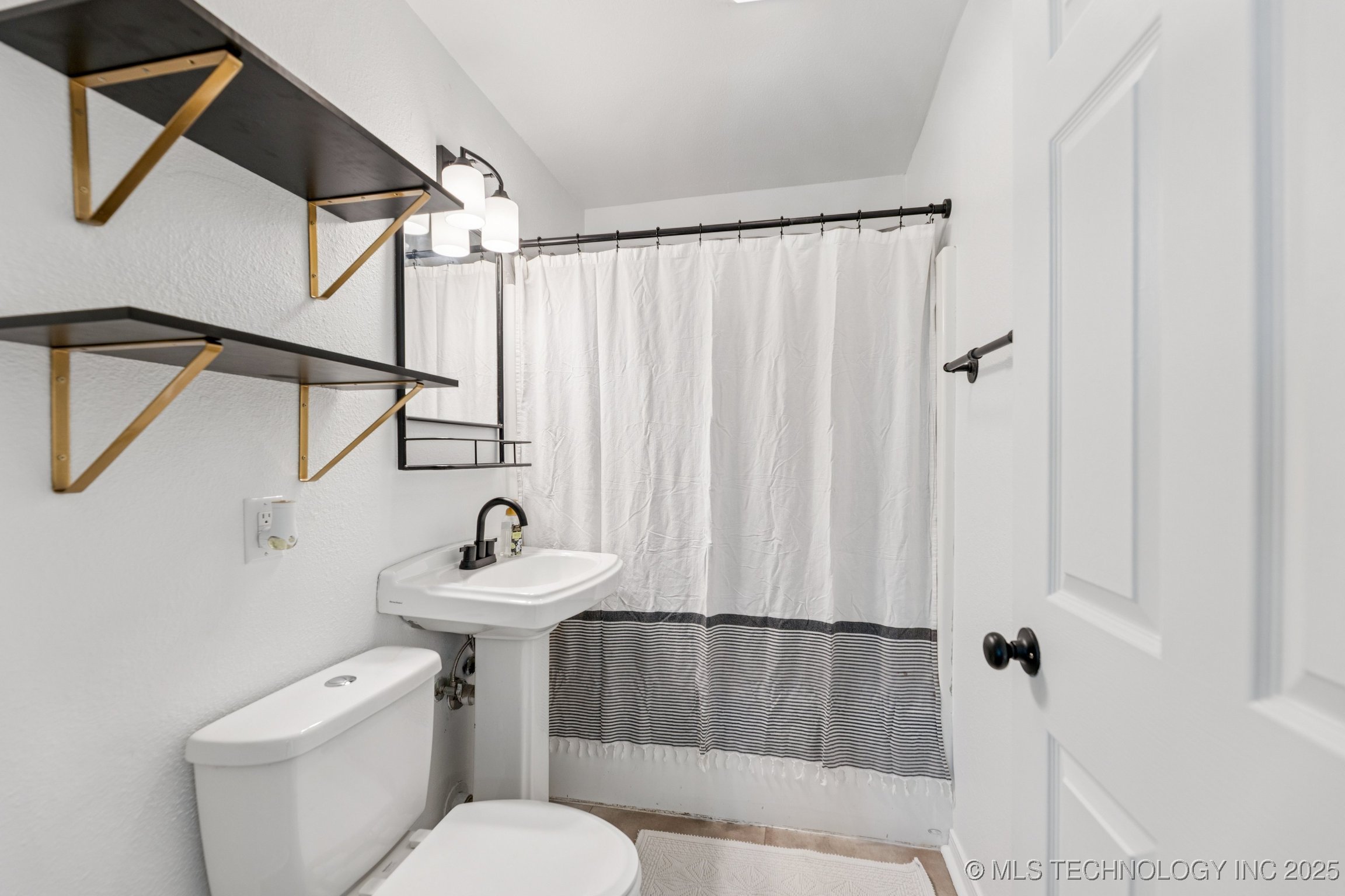 2127 W 48th Place Property Photo 18