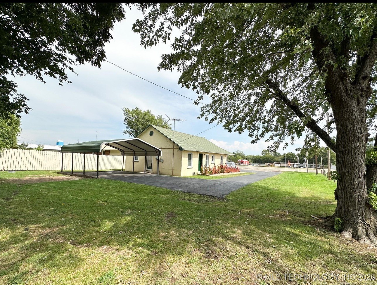 615 S Broadway Street Property Photo 4