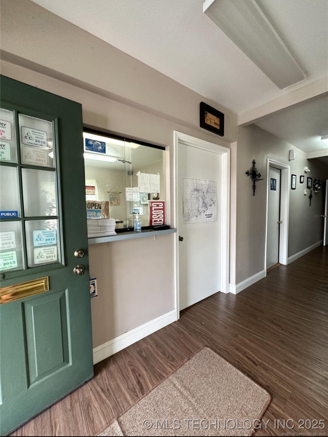 615 S Broadway Street Property Photo 6