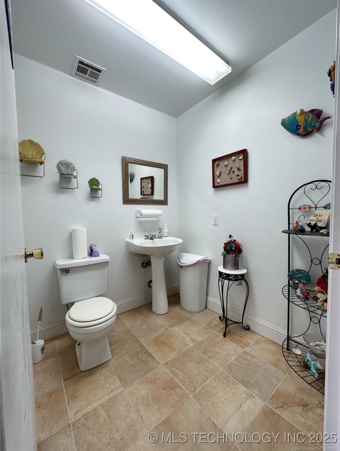 615 S Broadway Street Property Photo 13