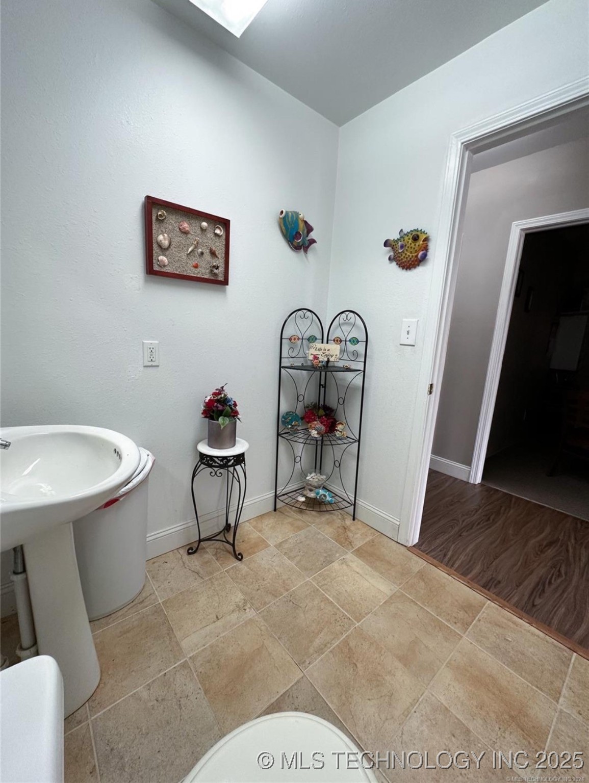 615 S Broadway Street Property Photo 14