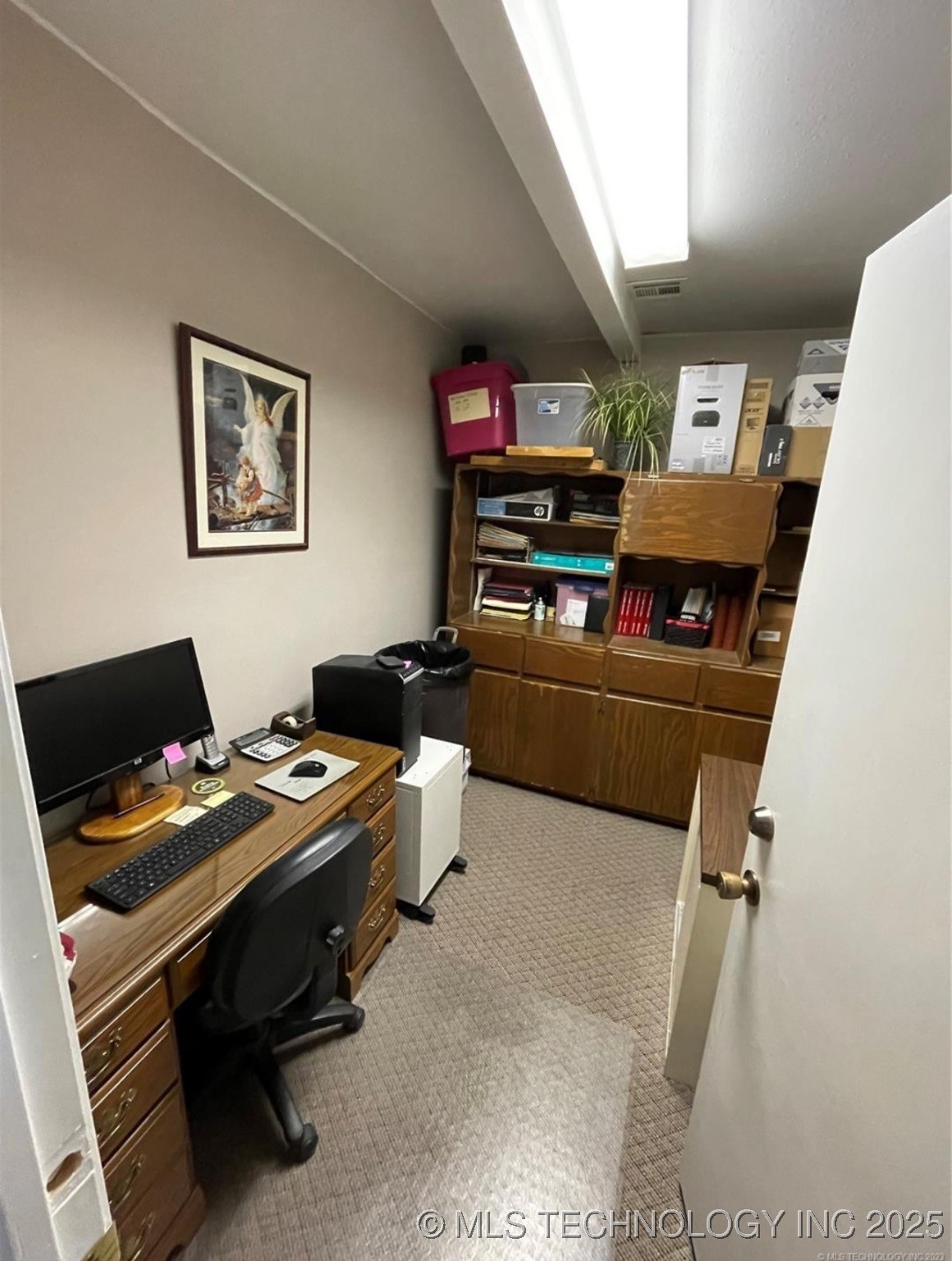 615 S Broadway Street Property Photo 17