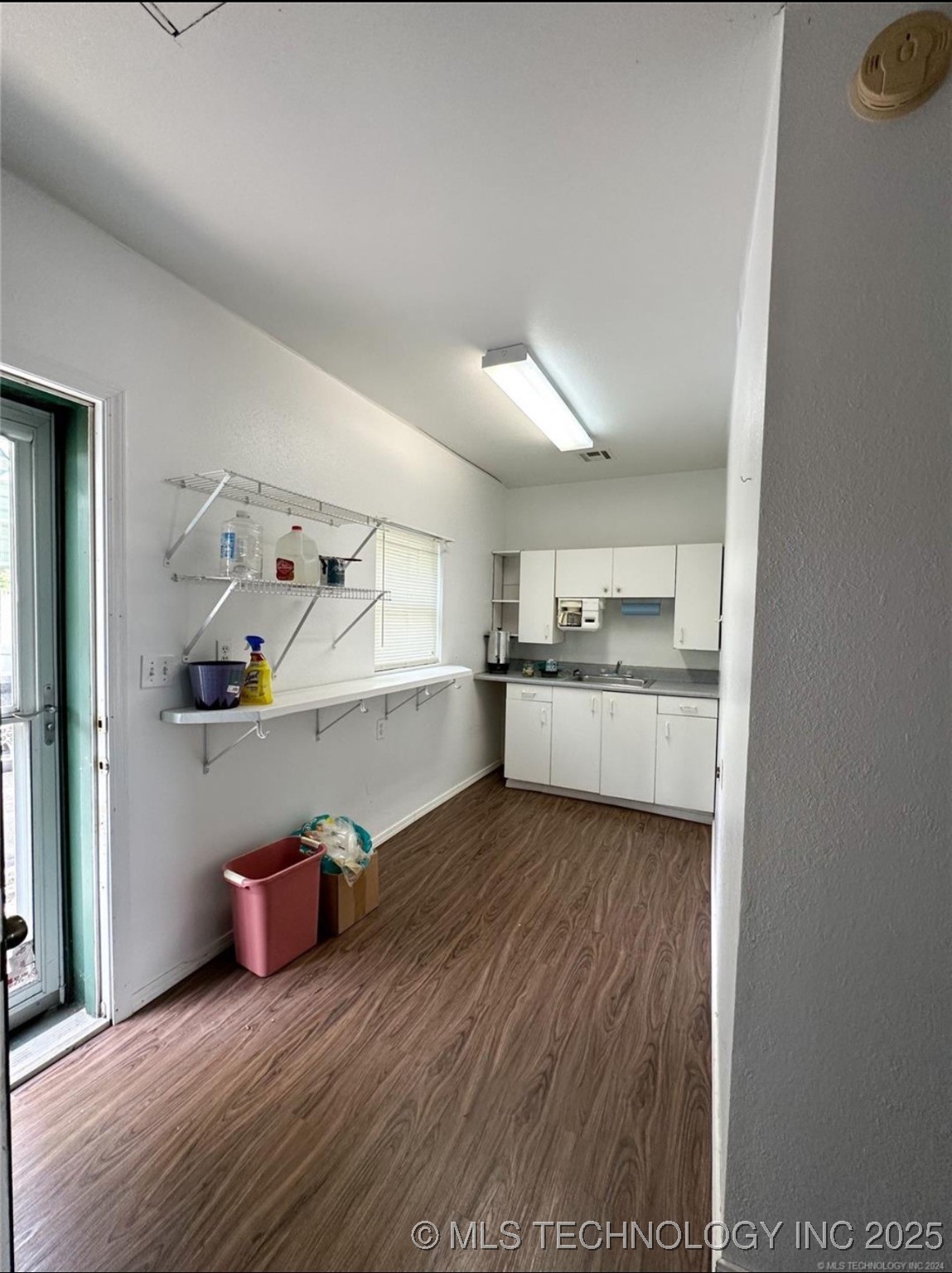 615 S Broadway Street Property Photo 18